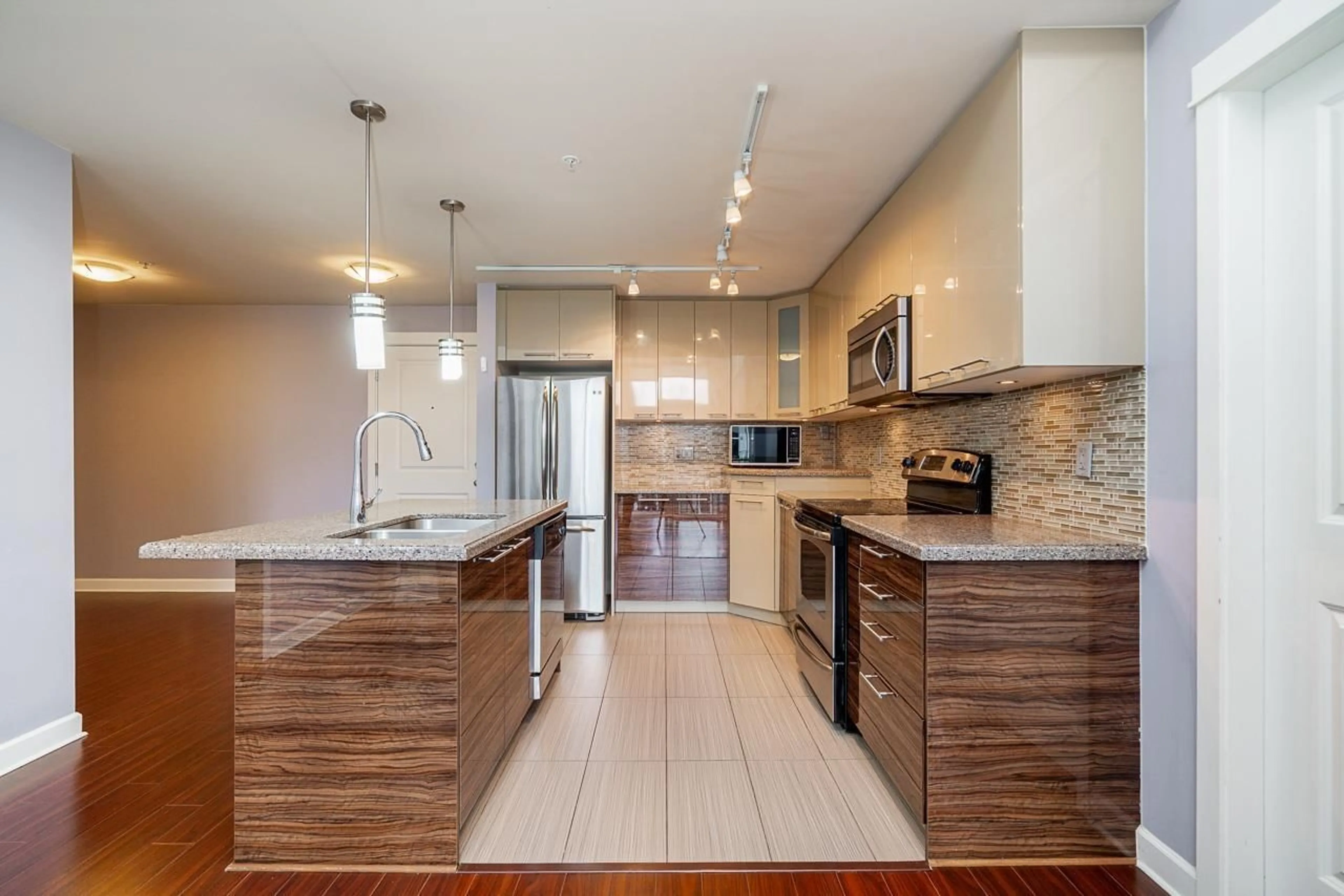 Contemporary kitchen, unknown for 419 - 12039 64 AVENUE, Surrey British Columbia V3W0R7