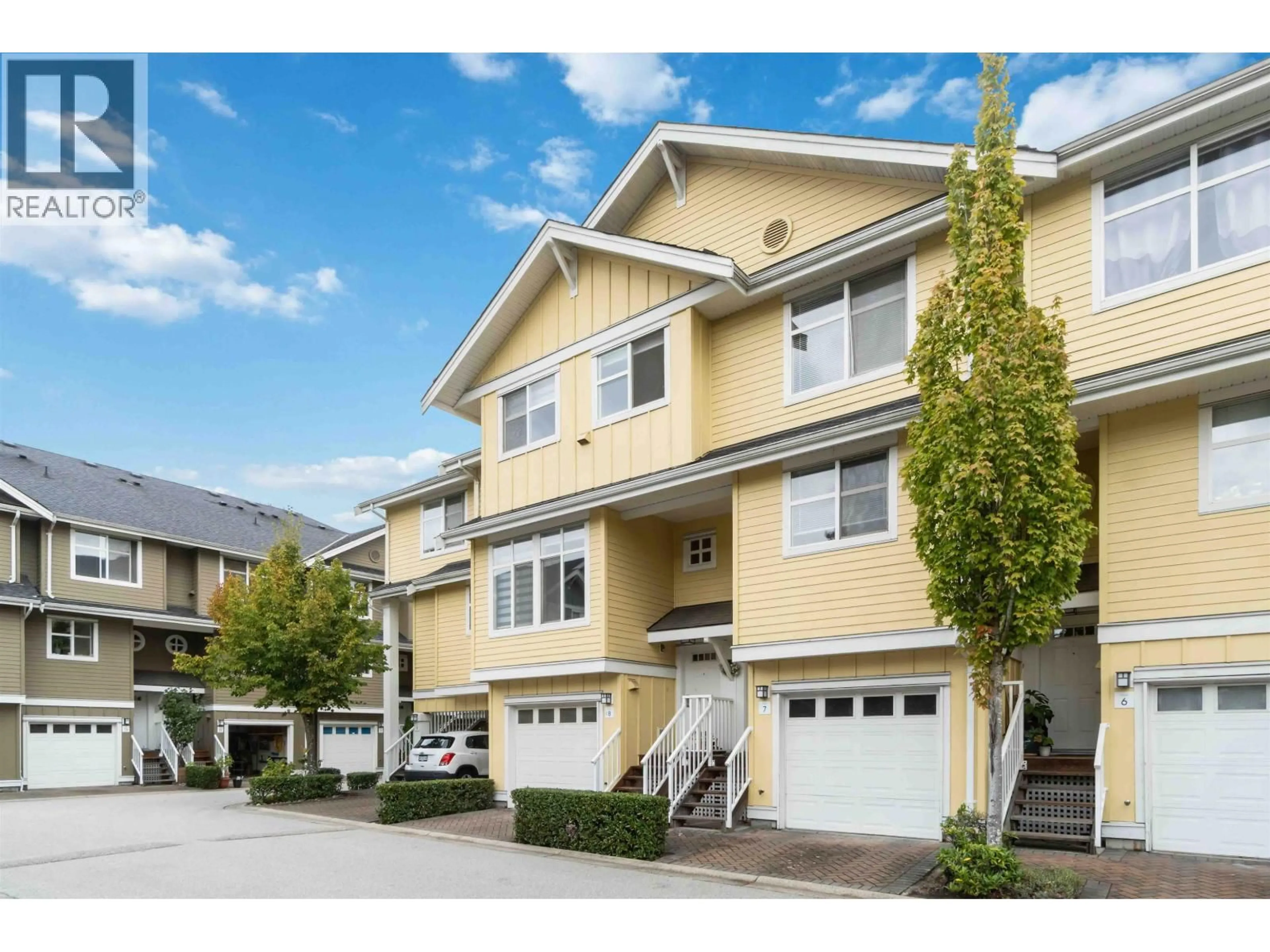 Home with vinyl exterior material, street for 8 - 935 EWEN AVENUE, New Westminster British Columbia V3M0A1