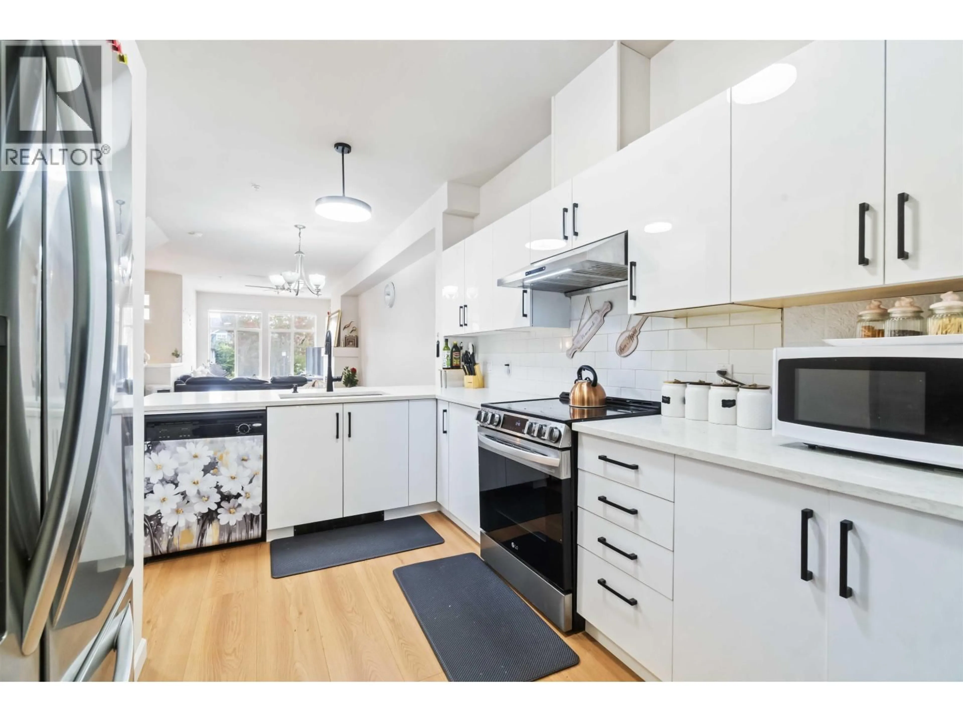 Open concept kitchen, unknown for 8 - 935 EWEN AVENUE, New Westminster British Columbia V3M0A1