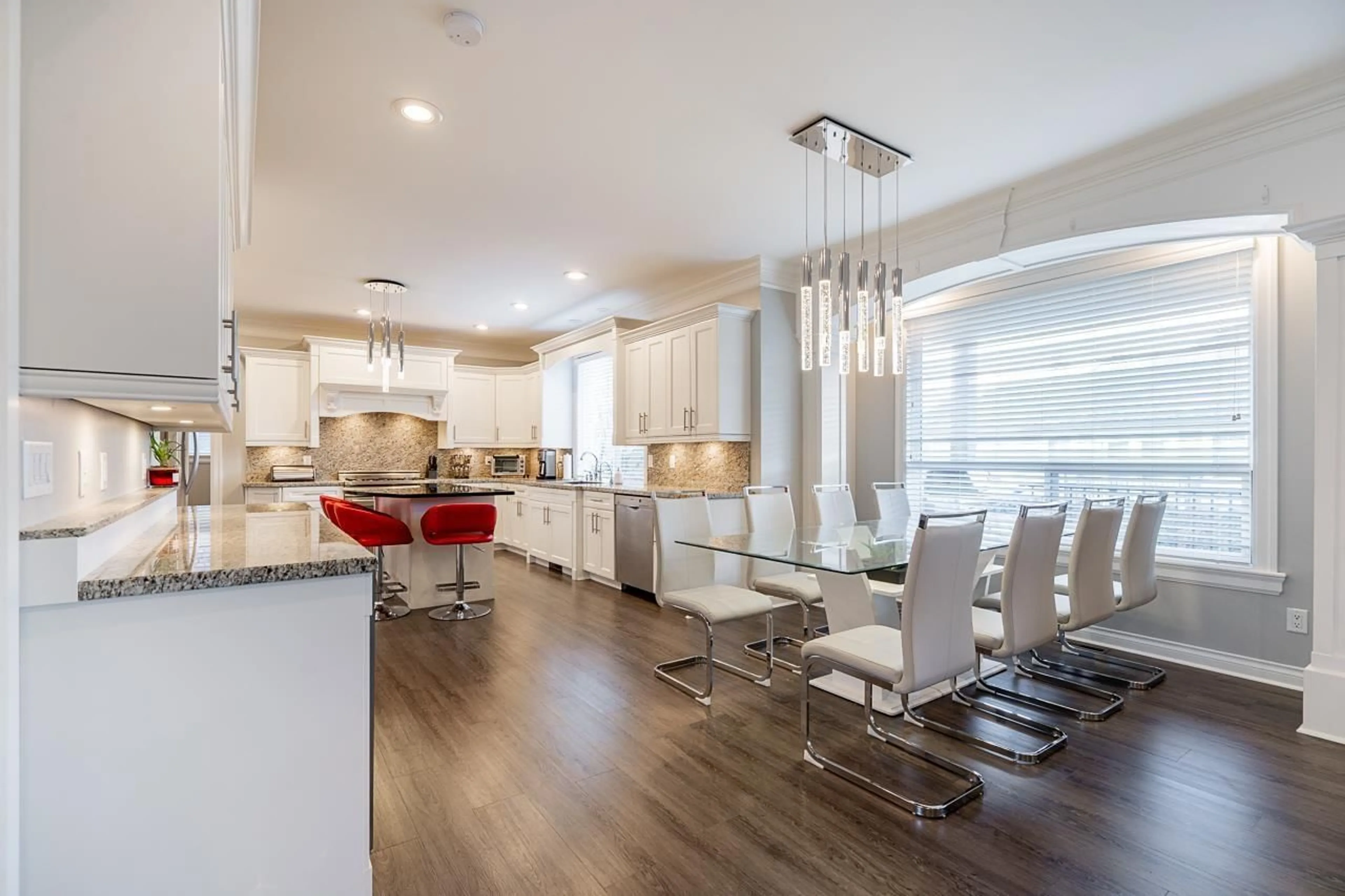 Open concept kitchen, unknown for 933 164 STREET, Surrey British Columbia V4A4Y4