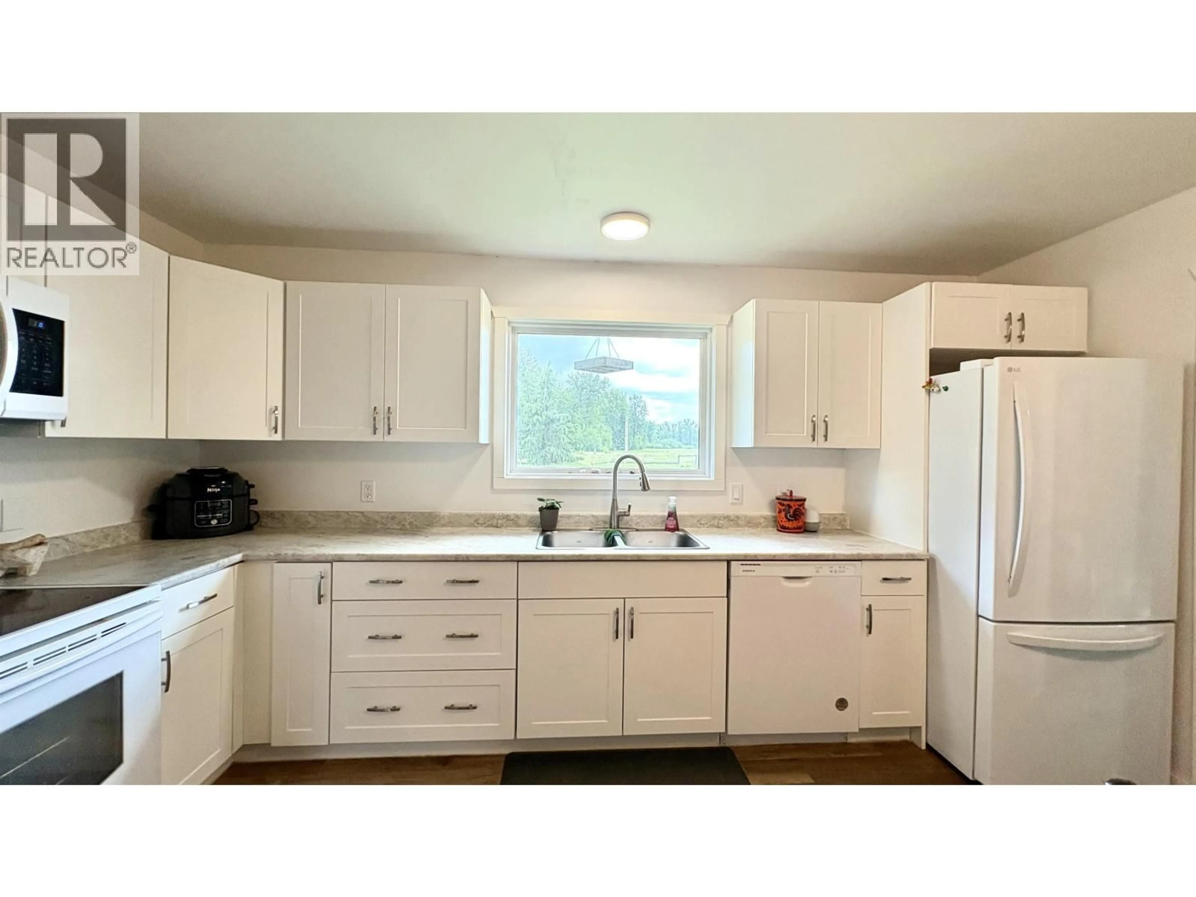 Standard kitchen, unknown for 14500 UPPER FRASER ROAD, Prince George British Columbia V2K5C9