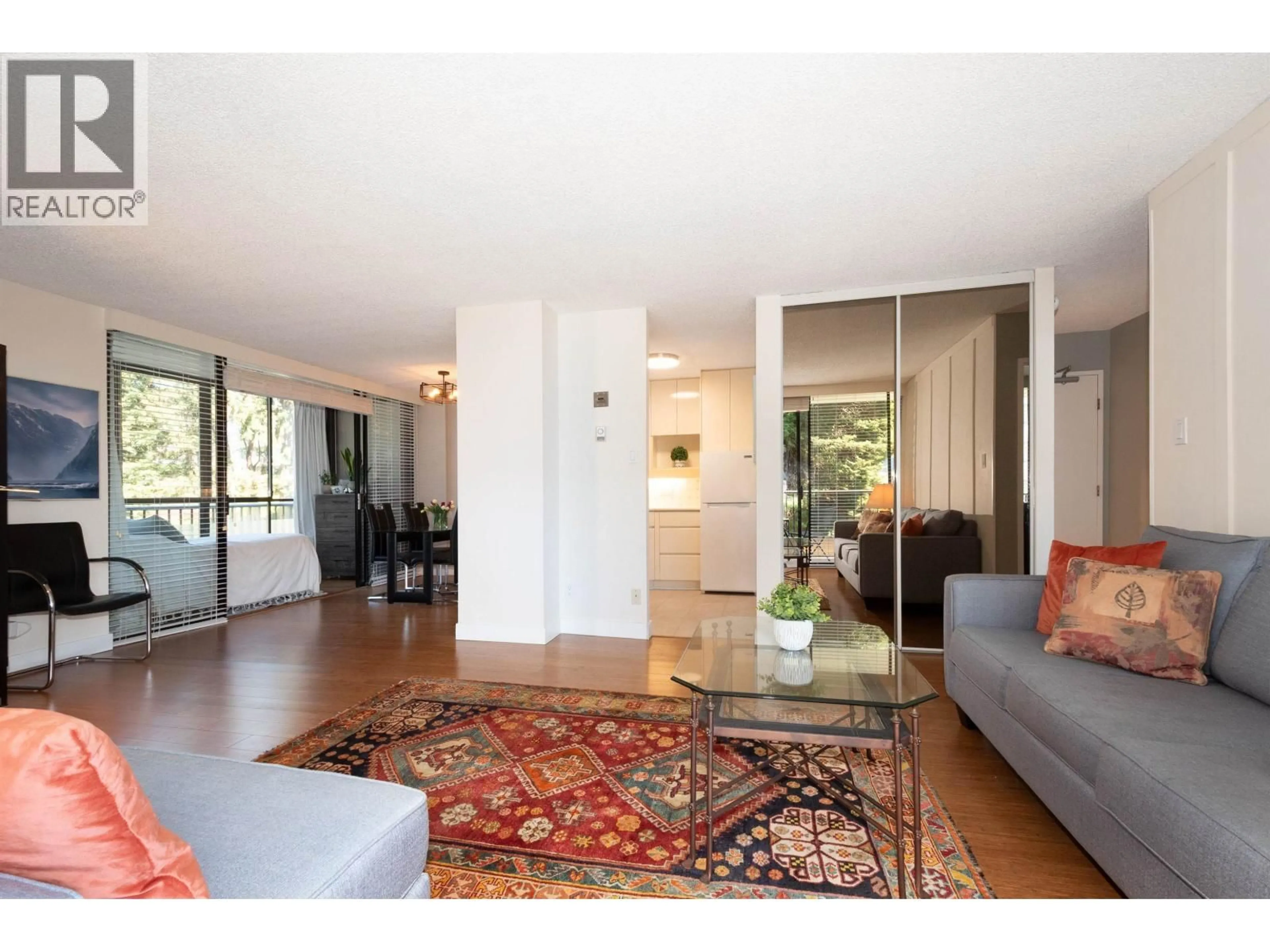Indoor foyer for 204 - 650 16TH STREET, West Vancouver British Columbia V7V3R9