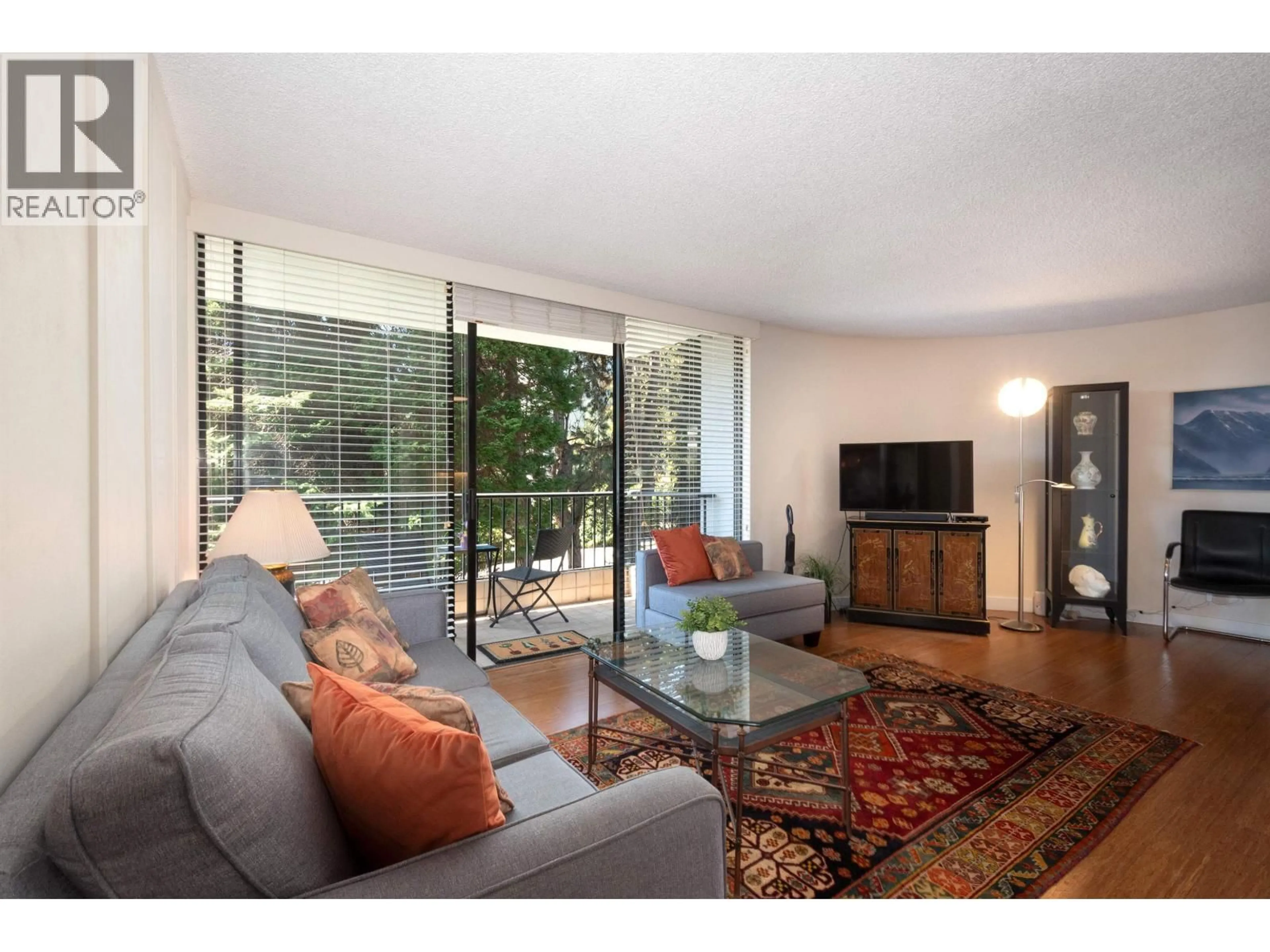 Living room with furniture, unknown for 204 - 650 16TH STREET, West Vancouver British Columbia V7V3R9