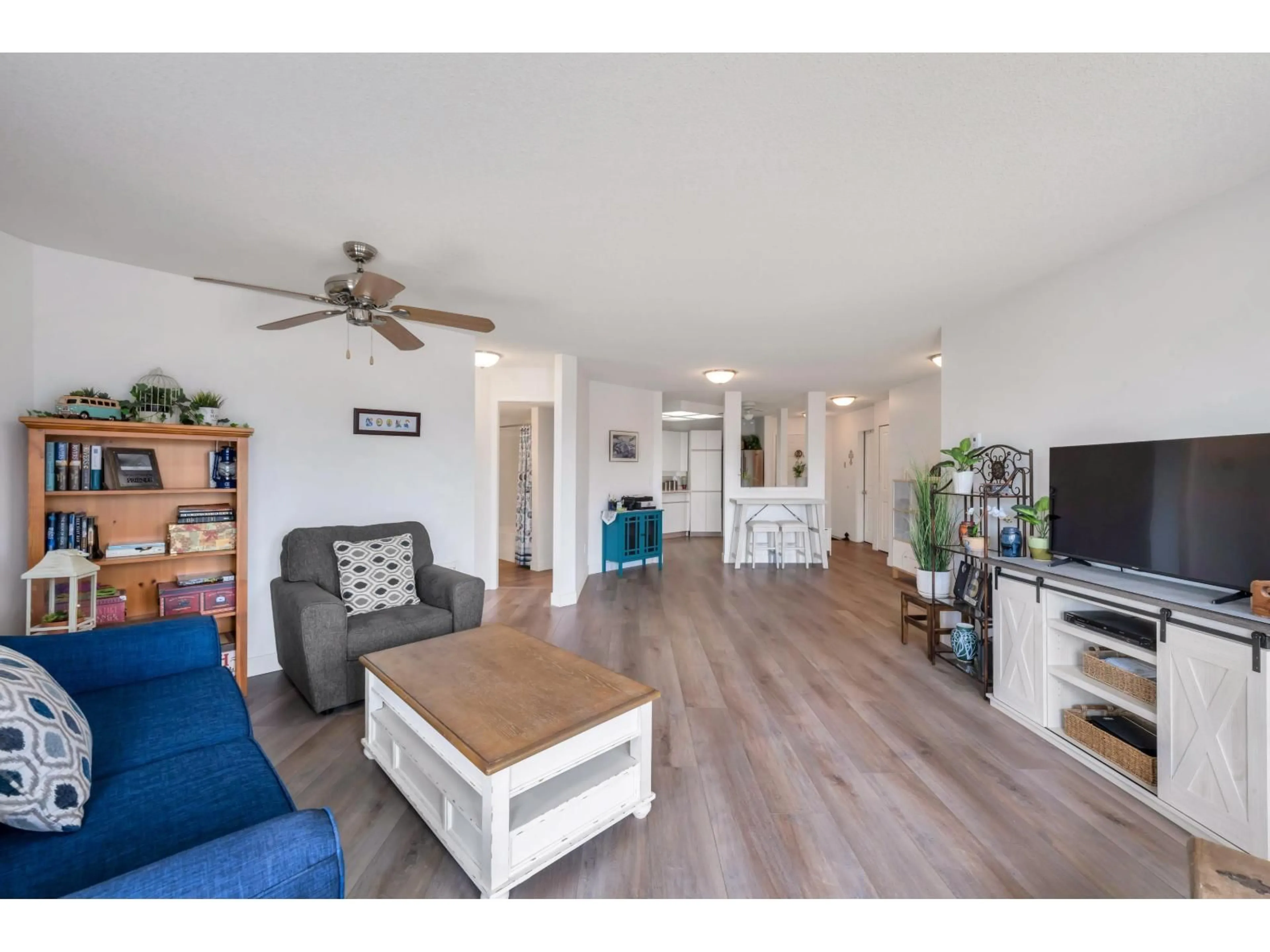 Living room with furniture, wood/laminate floor for 201 - 7685 AMBER DRIVE, Chilliwack British Columbia V2R3P3