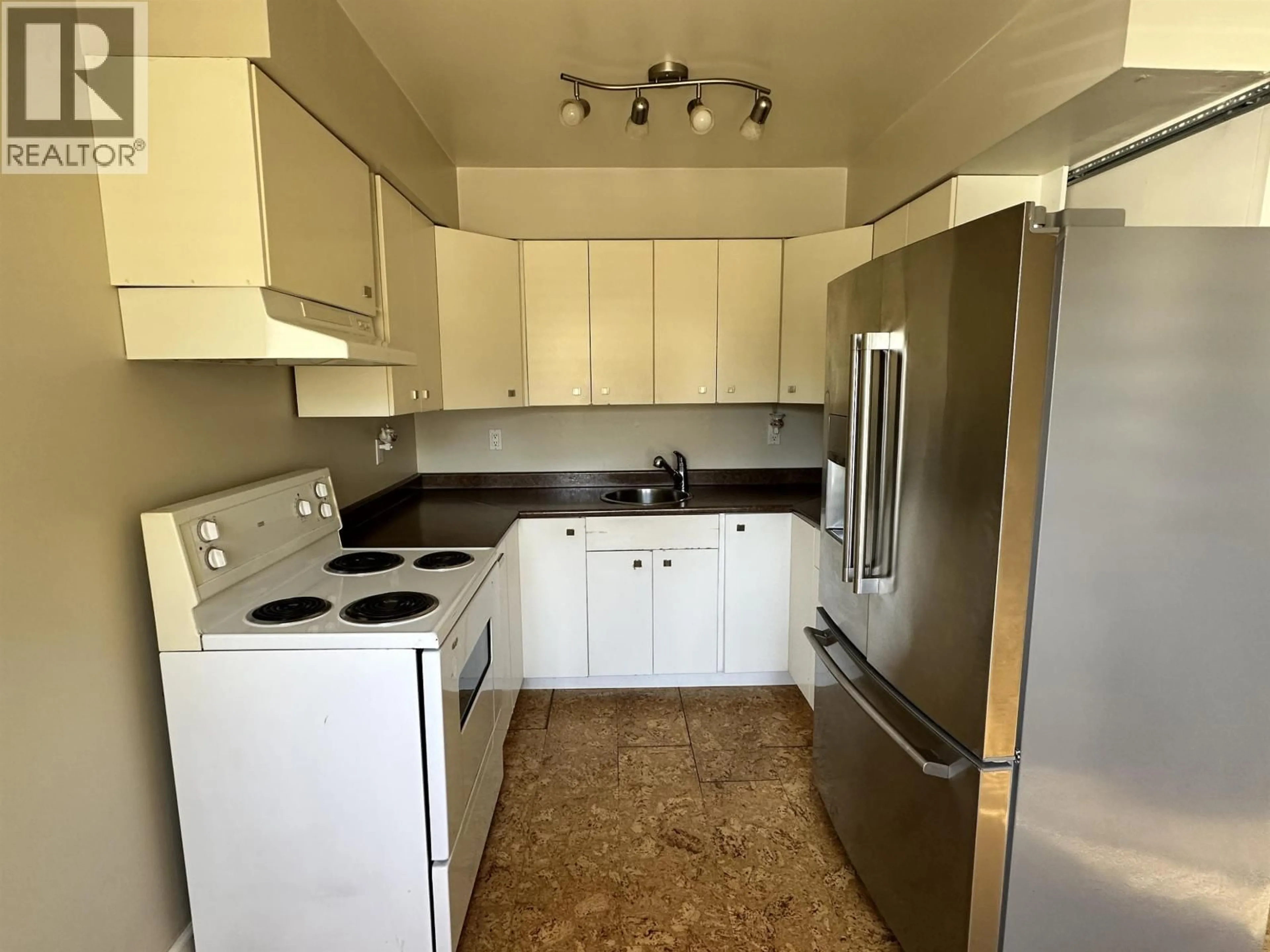 Standard kitchen, unknown for 3 - 308 HIGHLAND WAY, Port Moody British Columbia V3H3V7