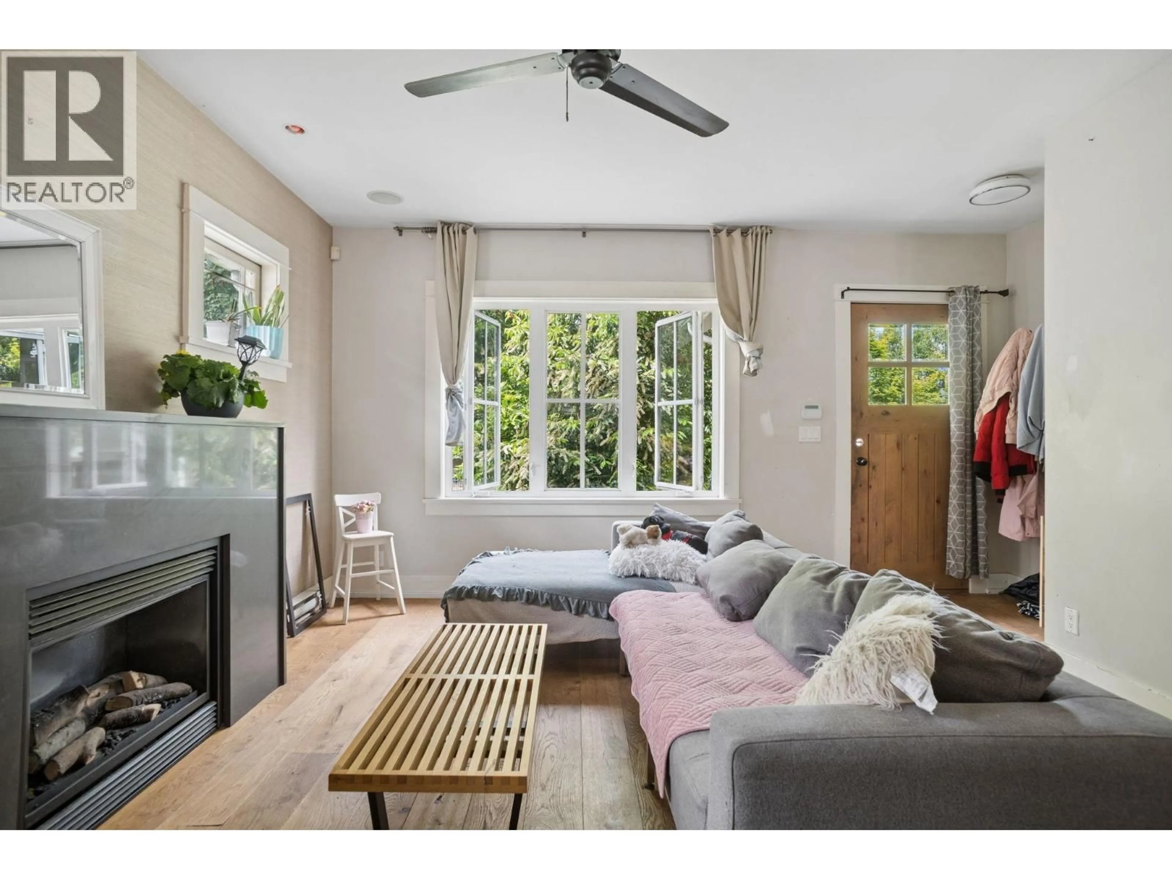 Living room with furniture, unknown for 2252 VENABLES STREET, Vancouver British Columbia V5L2J6