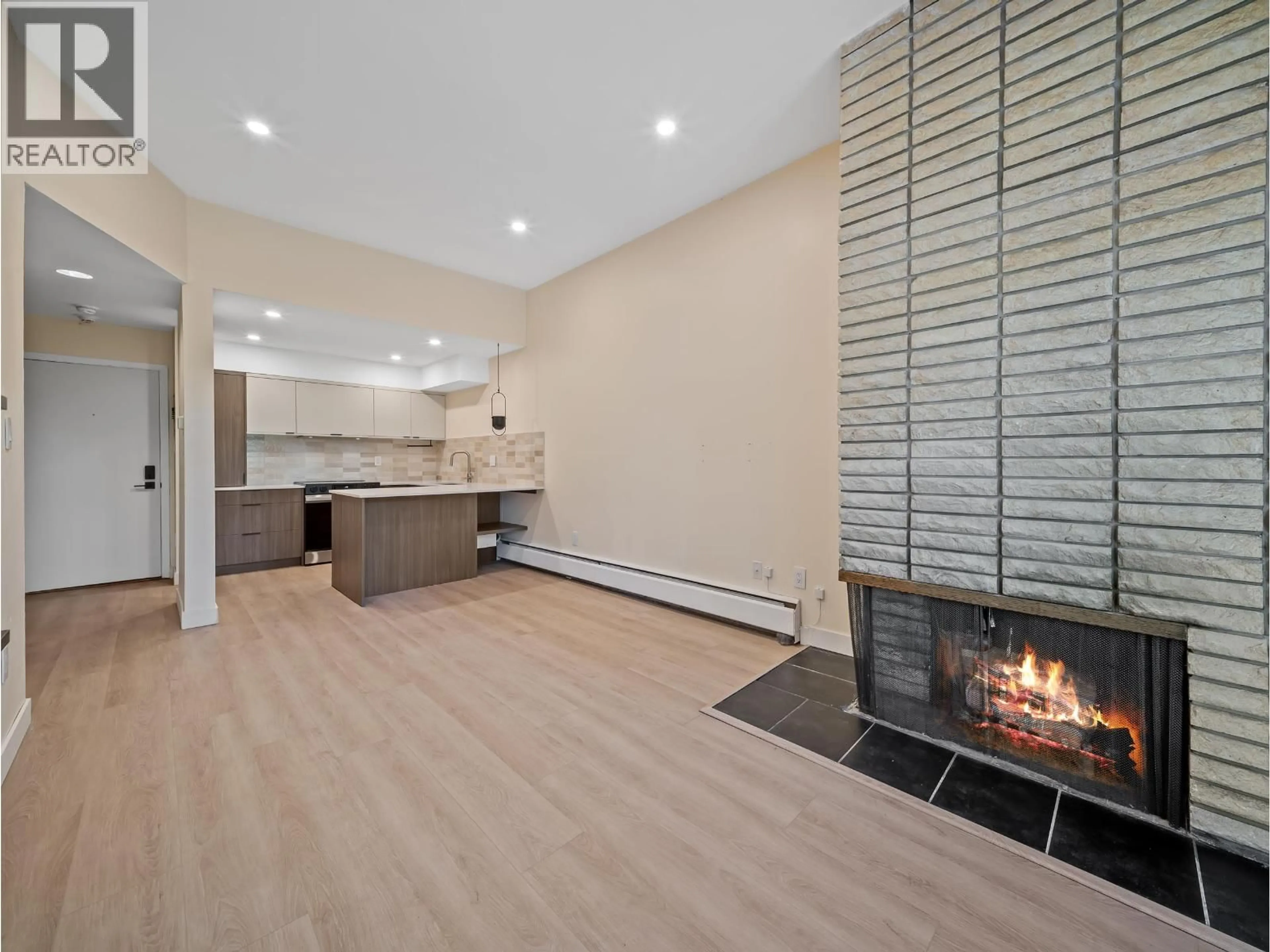 Open concept kitchen, wood/laminate floor for 402 - 2211 2ND AVENUE, Vancouver British Columbia V6K1H8