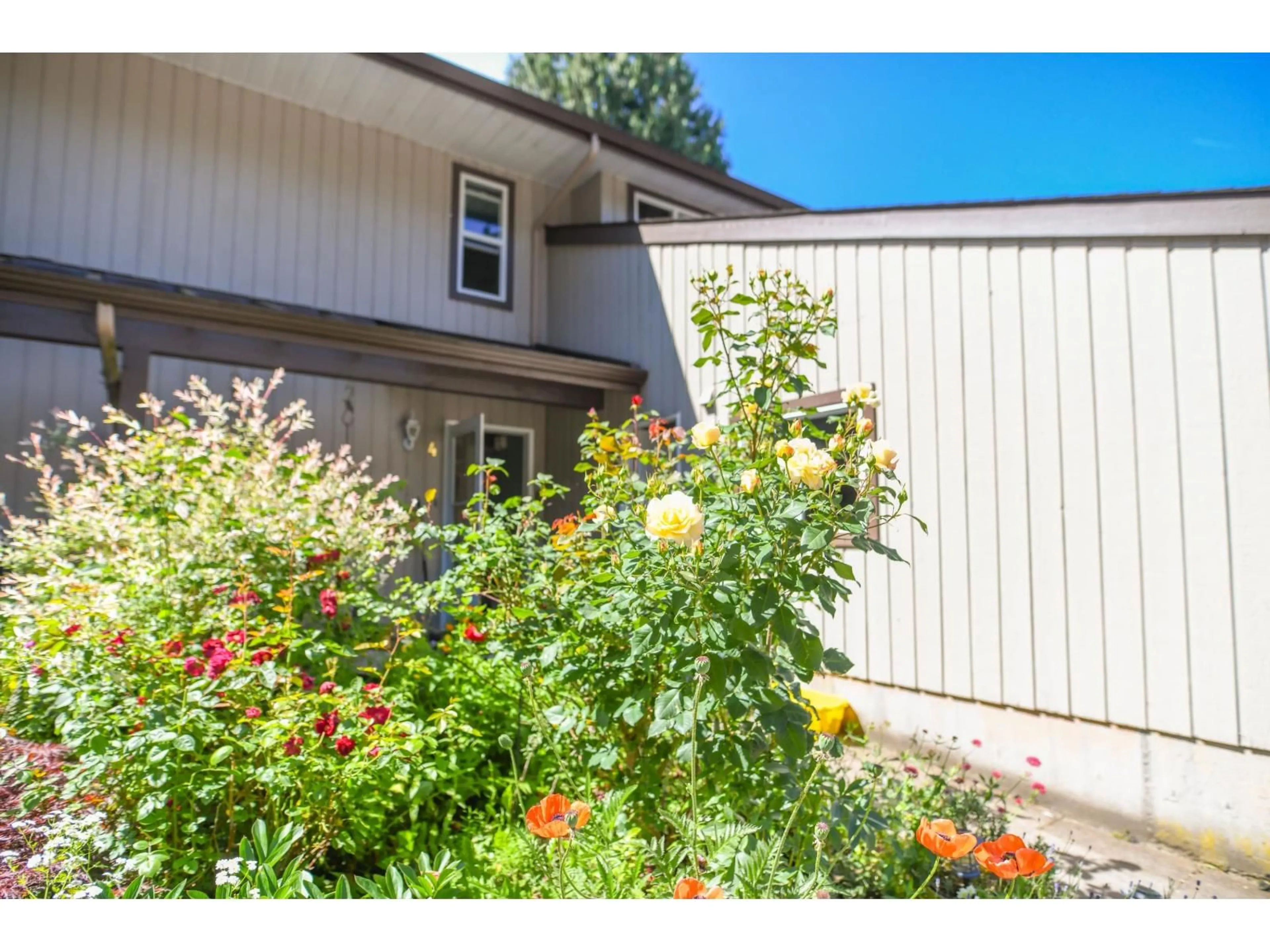 Patio, street for 4 - 4850 207 STREET, Langley British Columbia V3A2E3