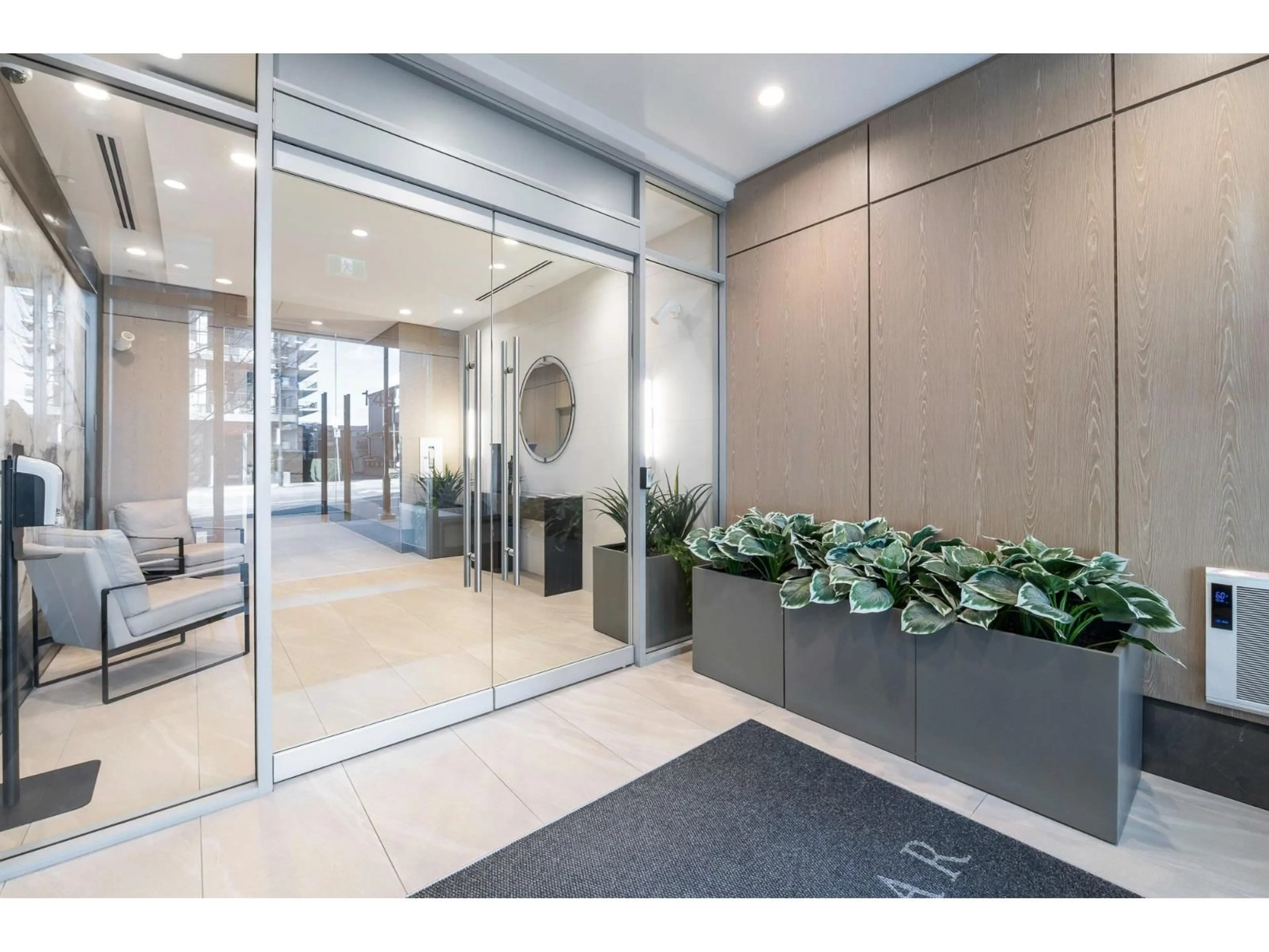Indoor foyer for 1001 - 1441 JOHNSTON ROAD, White Rock British Columbia V4B3Z4