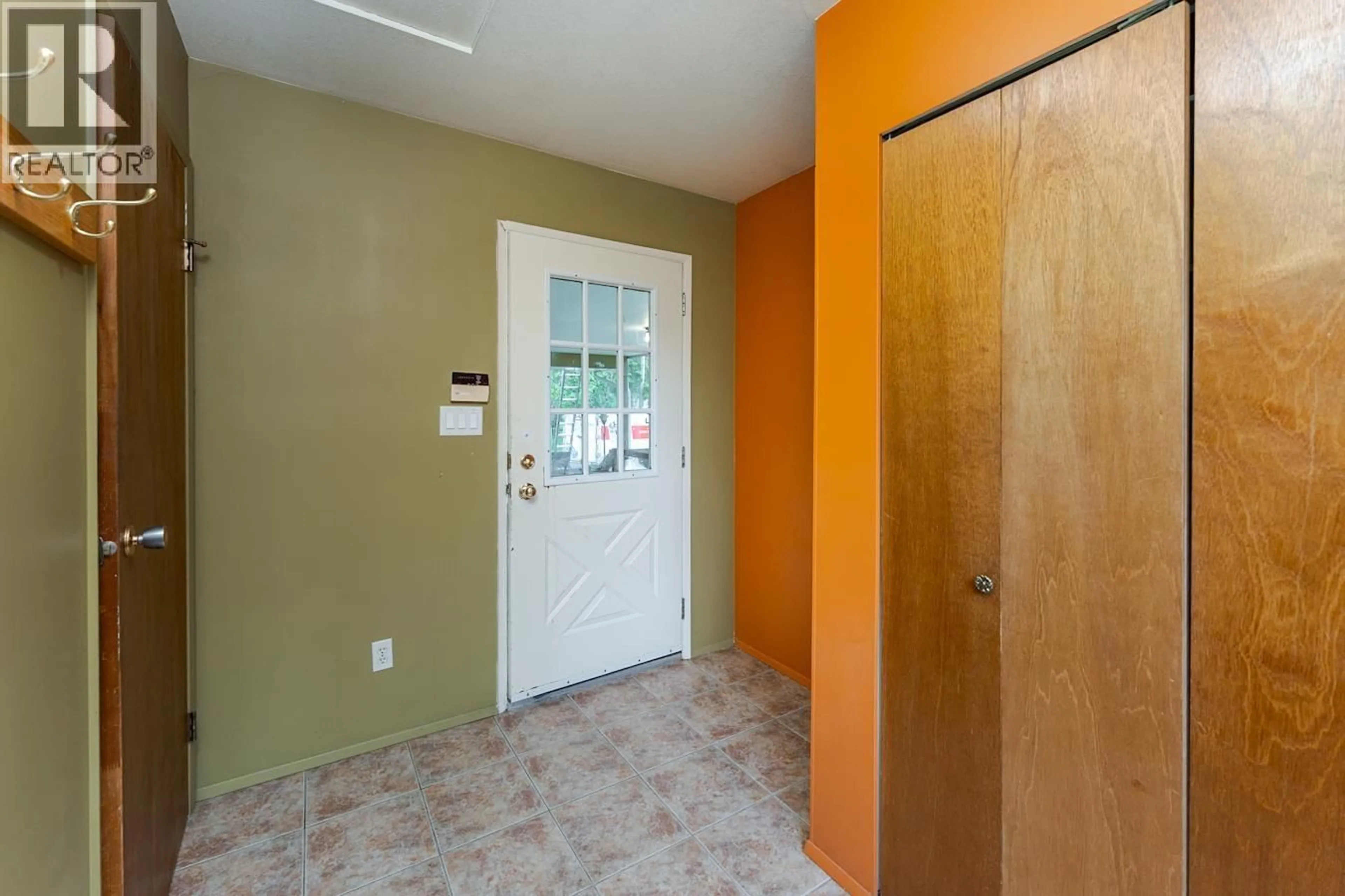 Indoor entryway for 7411 TOOMBS DRIVE, Prince George British Columbia V2K5A2