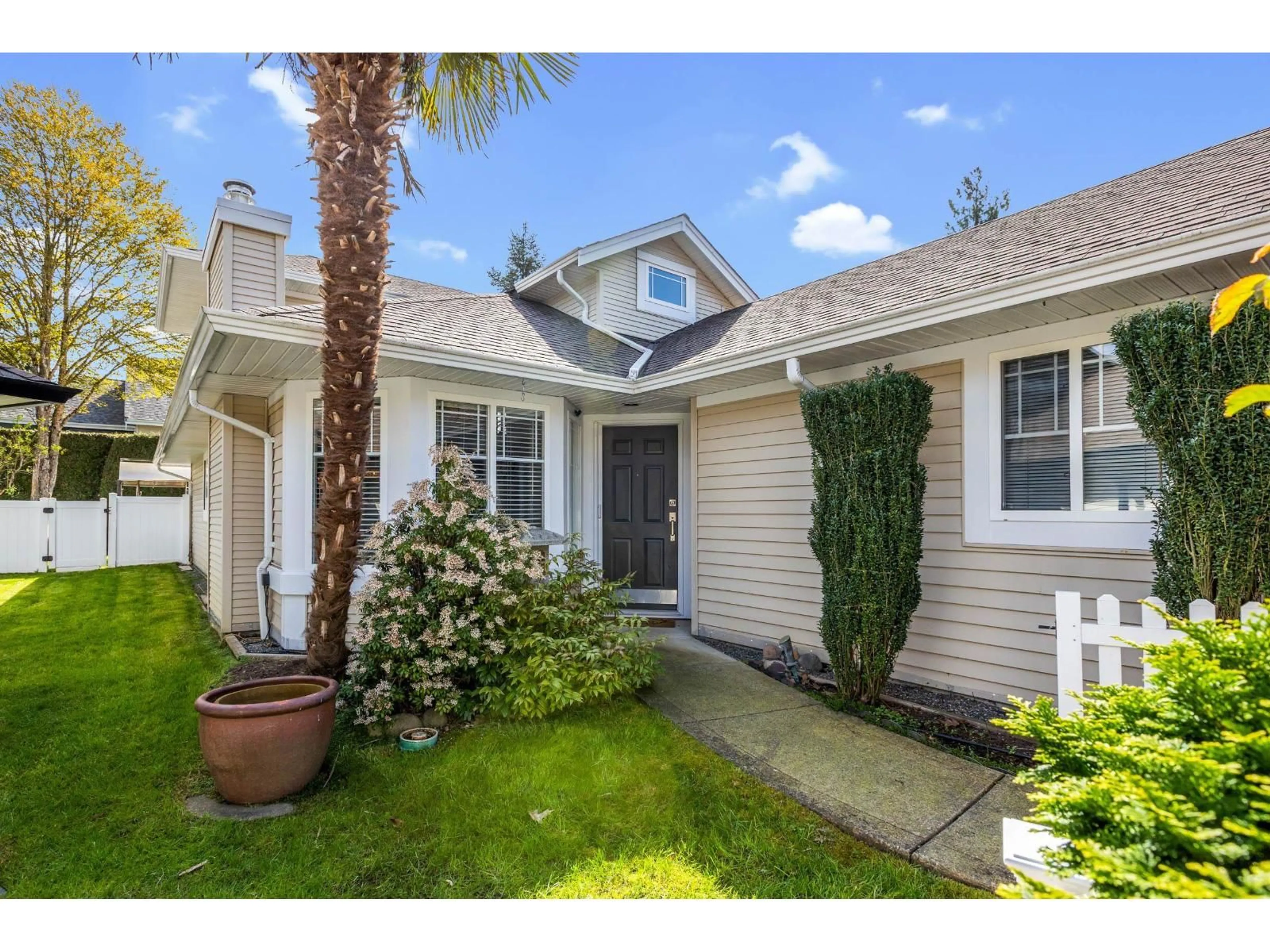 Home with vinyl exterior material, street for 54 - 6488 168 STREET, Surrey British Columbia V3S8Z1