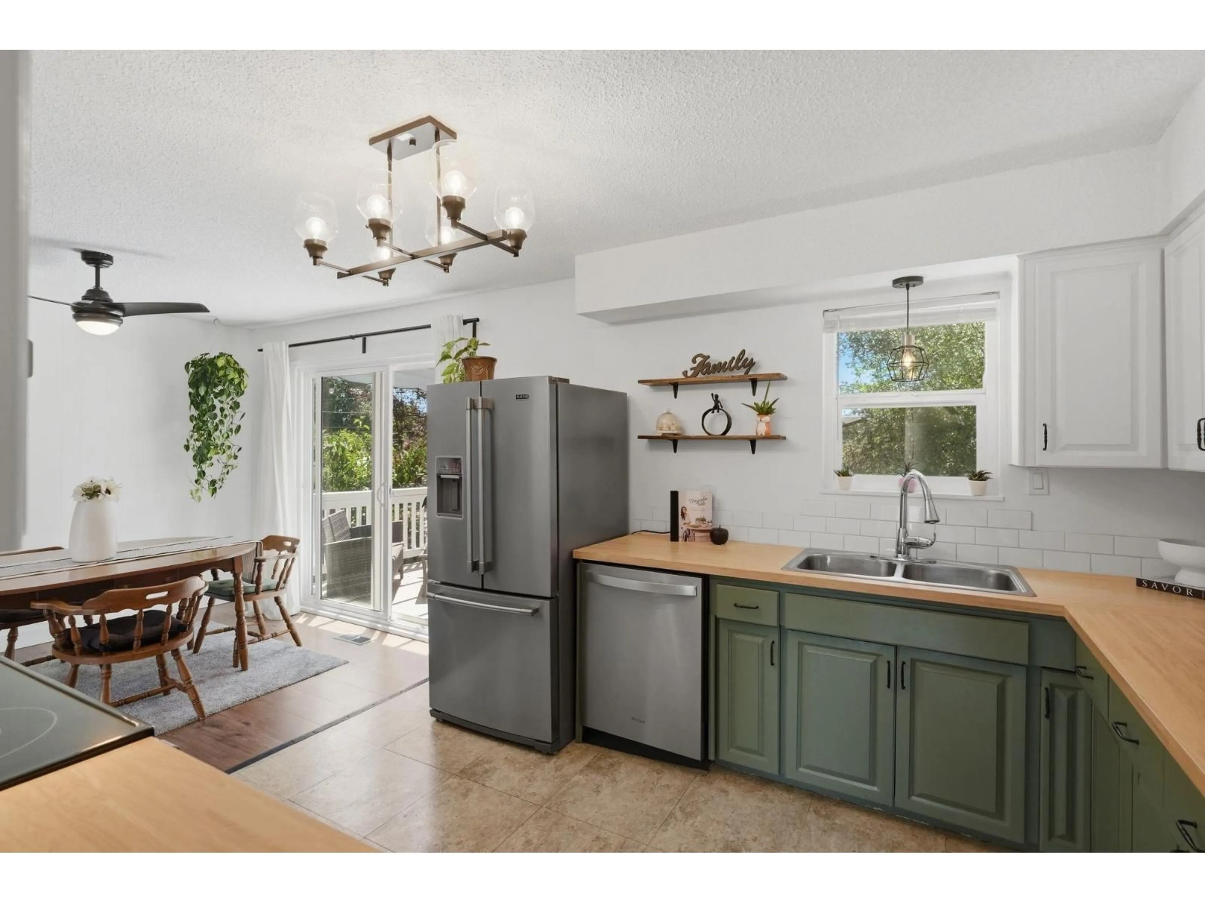 Open concept kitchen, ceramic/tile floor for 11782 74A AVENUE, Delta British Columbia V4C1G7