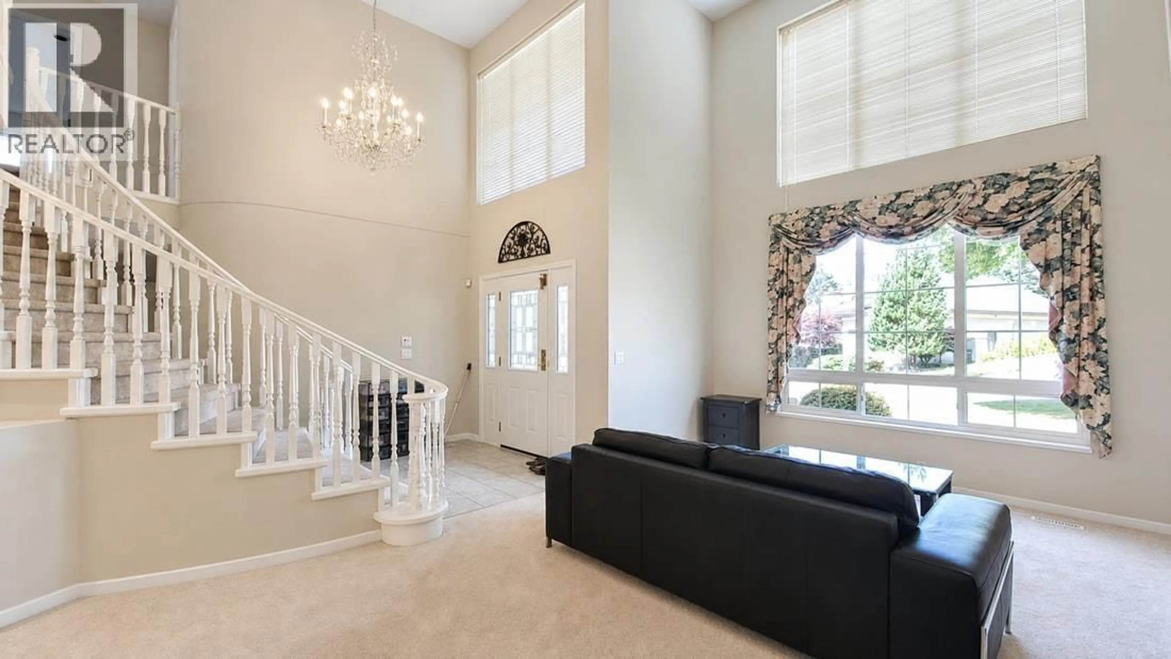 Indoor foyer for 1421 MADRONA PLACE, Coquitlam British Columbia V3E2S5