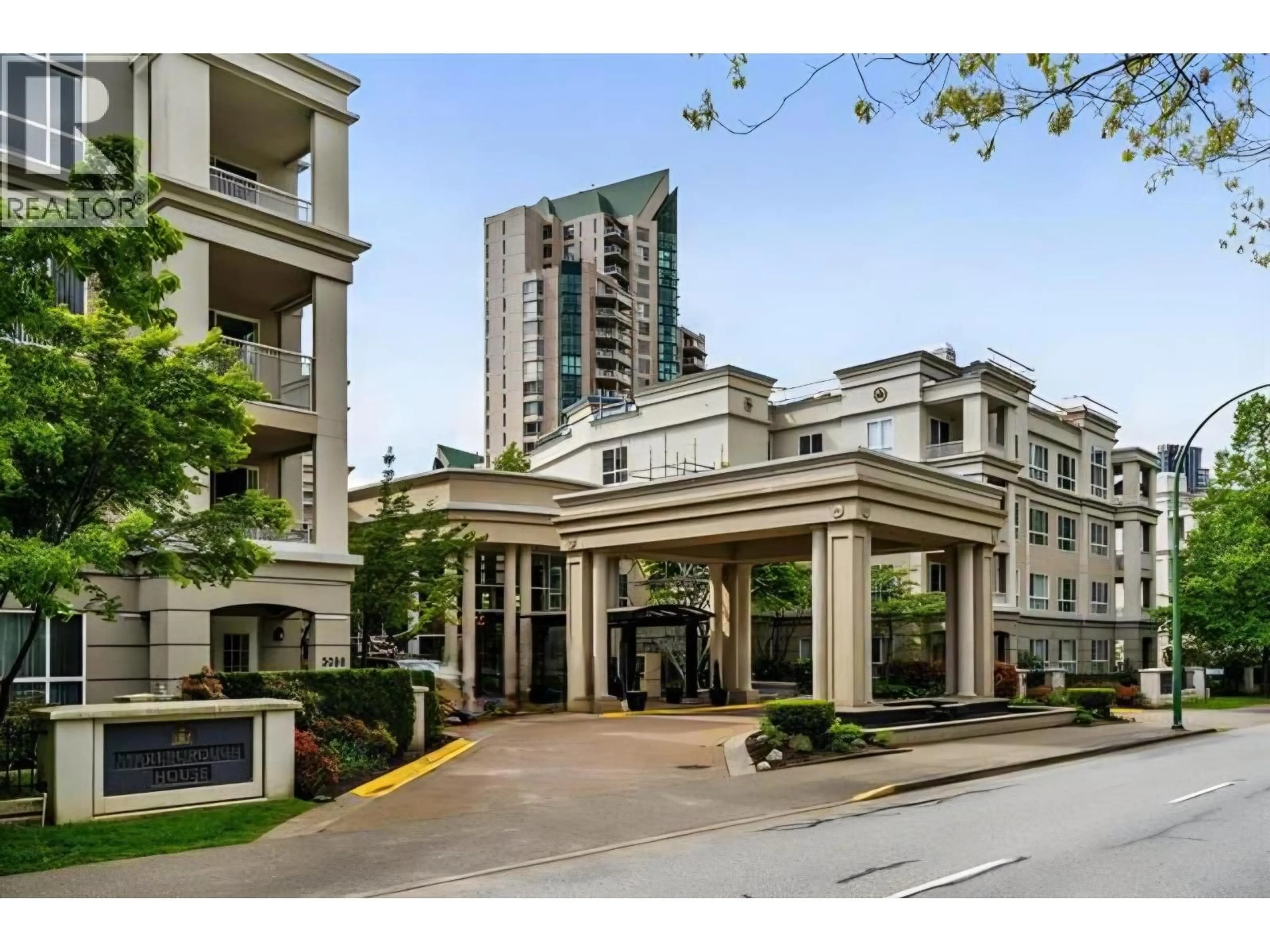 Indoor foyer for 130 - 3098 GUILDFORD WAY, Coquitlam British Columbia V3B7W8