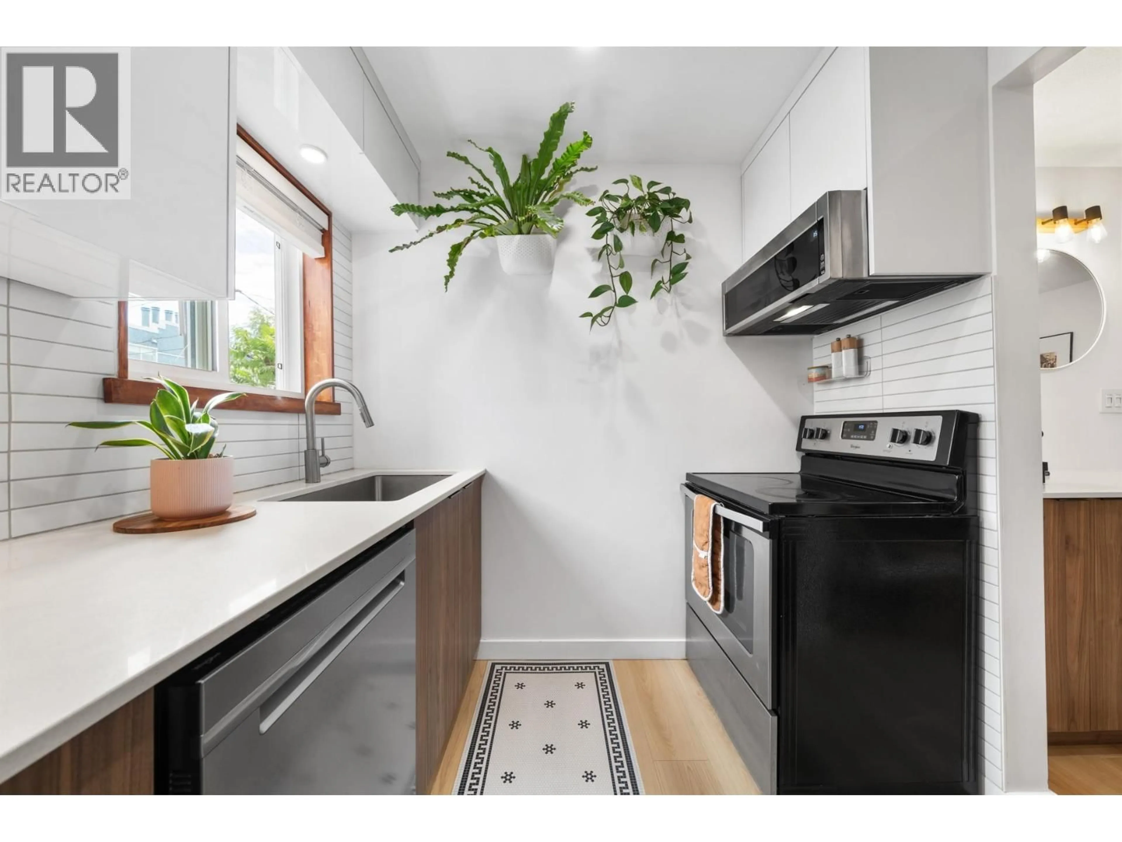 Standard kitchen, unknown for 140 - 2390 MCGILL STREET, Vancouver British Columbia V5L1C6