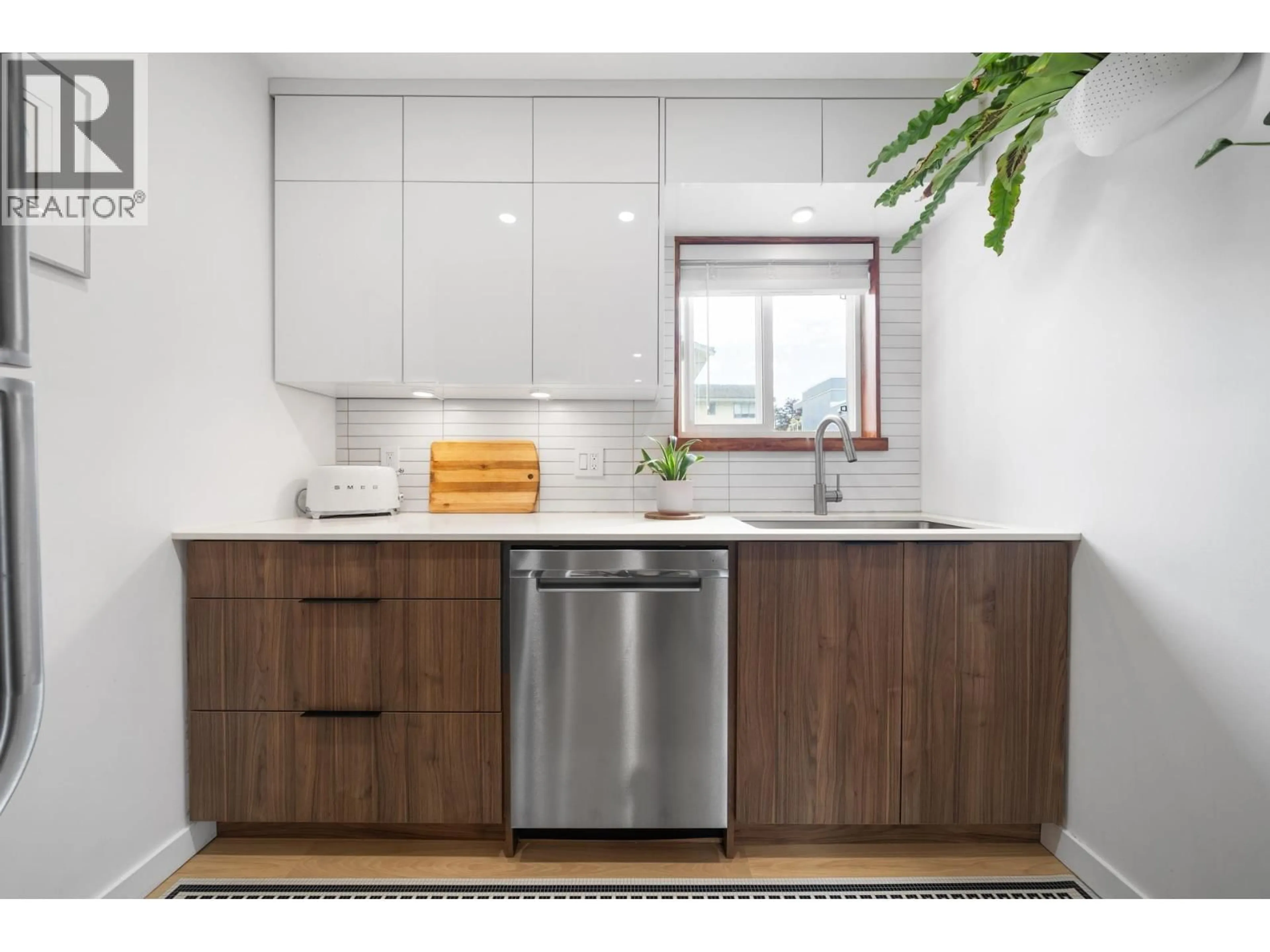 Standard kitchen, unknown for 140 - 2390 MCGILL STREET, Vancouver British Columbia V5L1C6