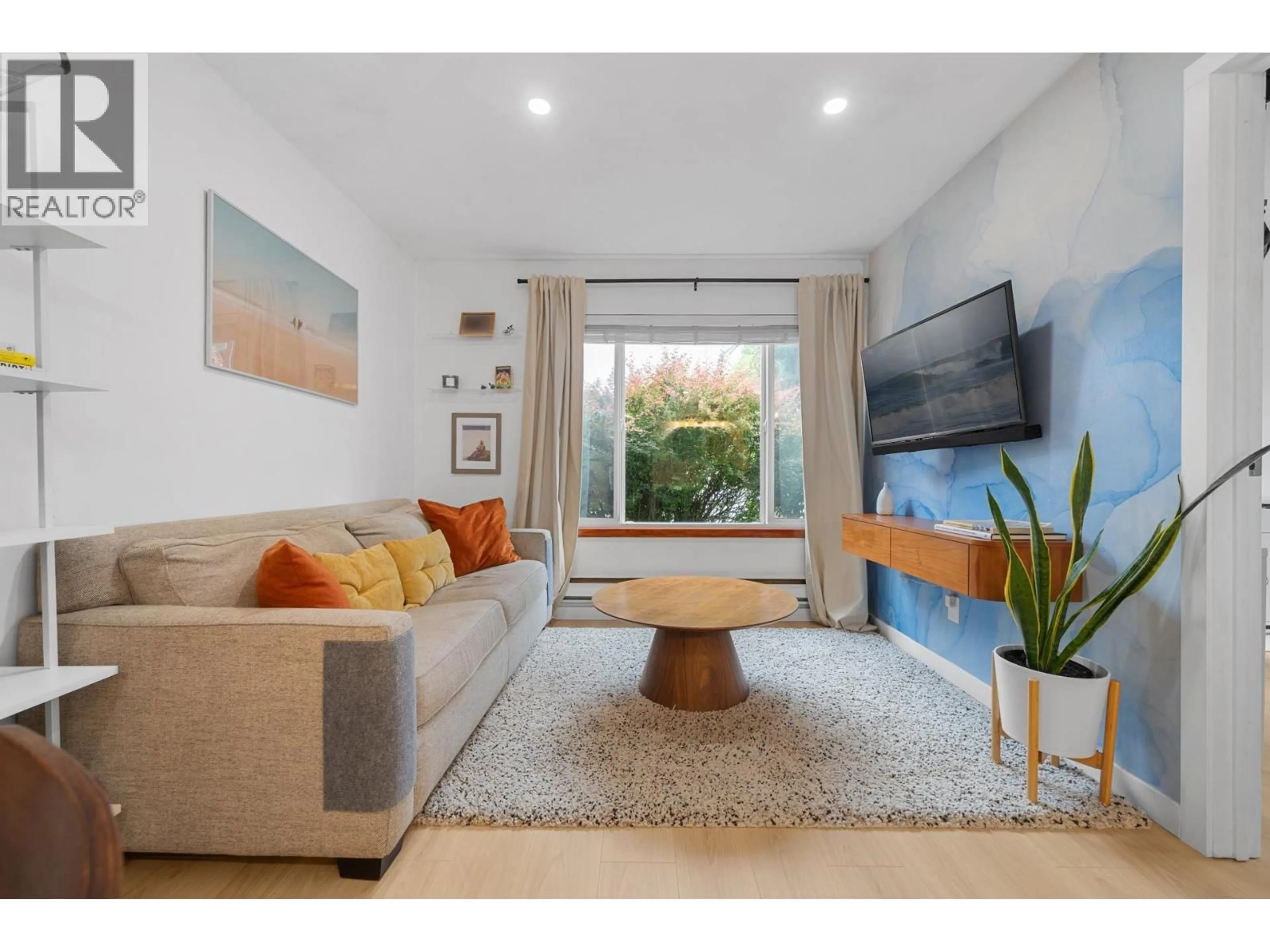 Living room with furniture, unknown for 140 - 2390 MCGILL STREET, Vancouver British Columbia V5L1C6