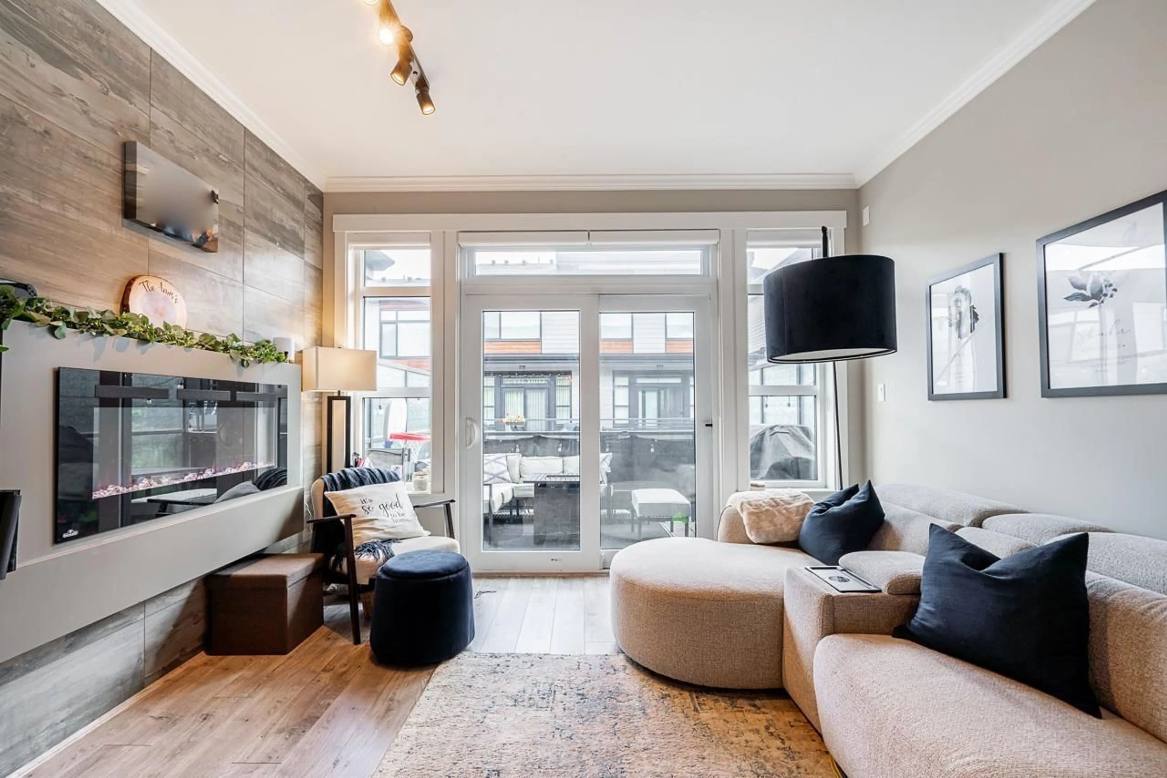 Living room with furniture, unknown for 96 - 16488 64 AVENUE, Surrey British Columbia V3S6X6