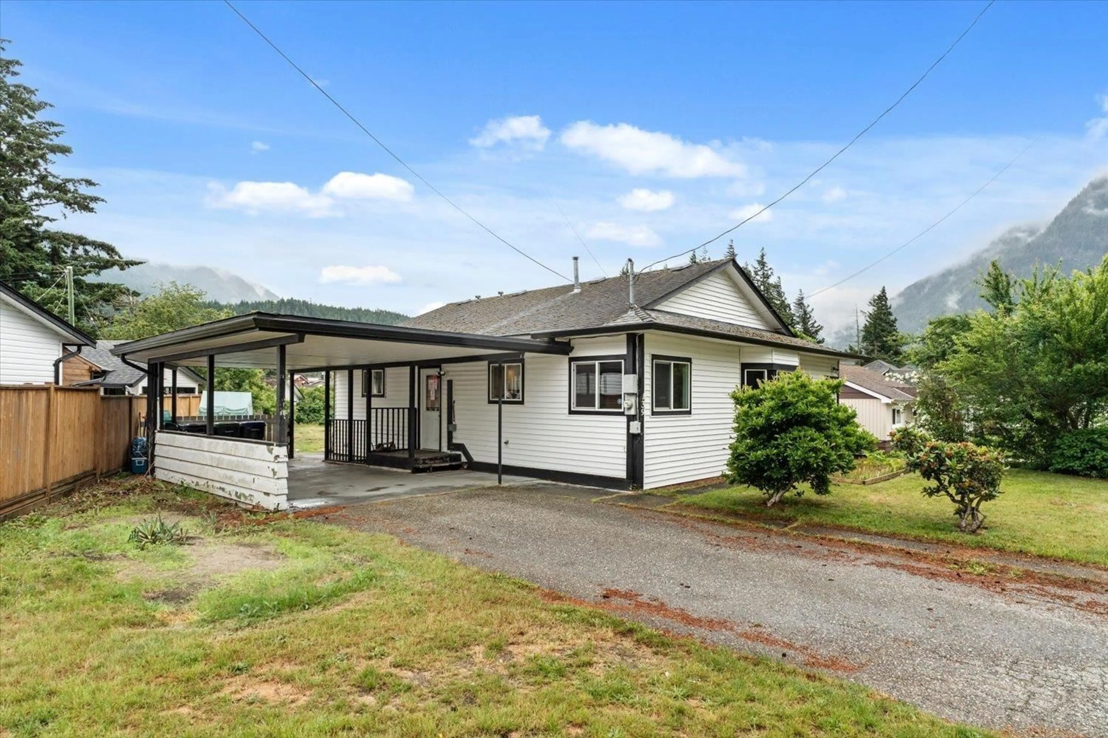 A pic from outside/outdoor area/front of a property/back of a property/a pic from drone, unknown for 439 5TH AVENUE, Hope British Columbia V0X1L0