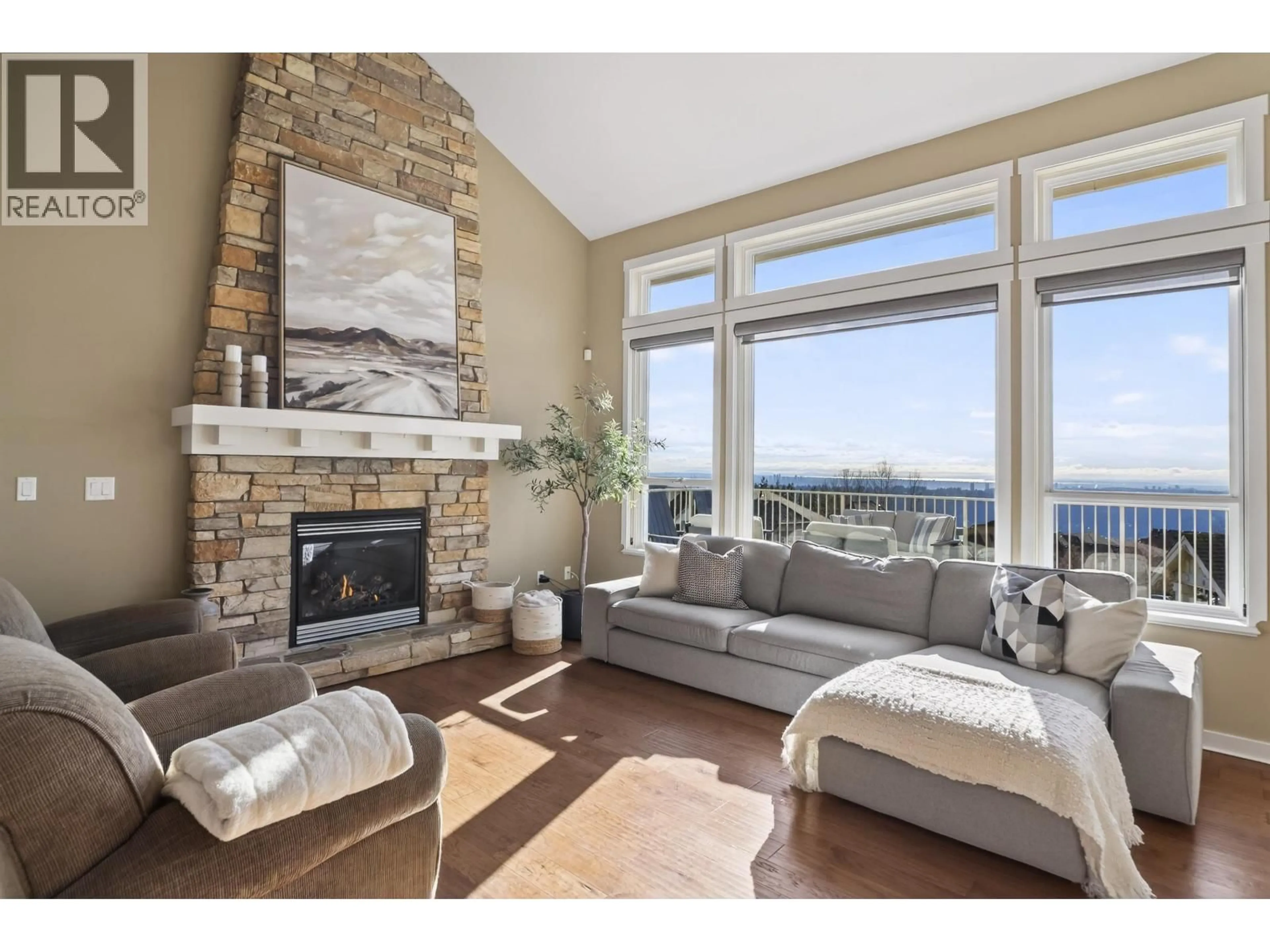 Living room with furniture, unknown for 4 HICKORY DRIVE, Port Moody British Columbia V3H5L9
