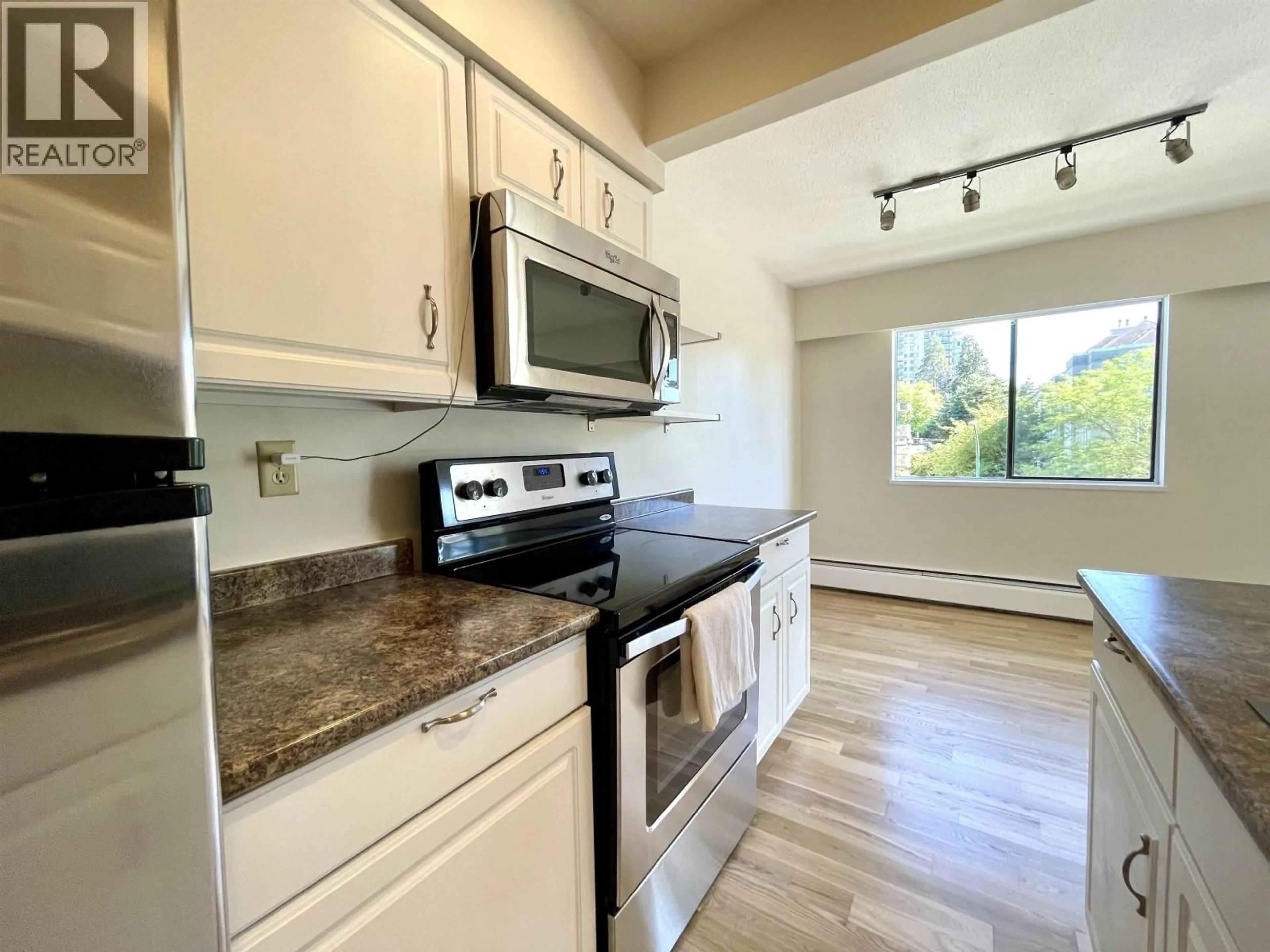 Standard kitchen, wood/laminate floor for 307 - 5127 IRVING STREET, Burnaby British Columbia V5H1T6