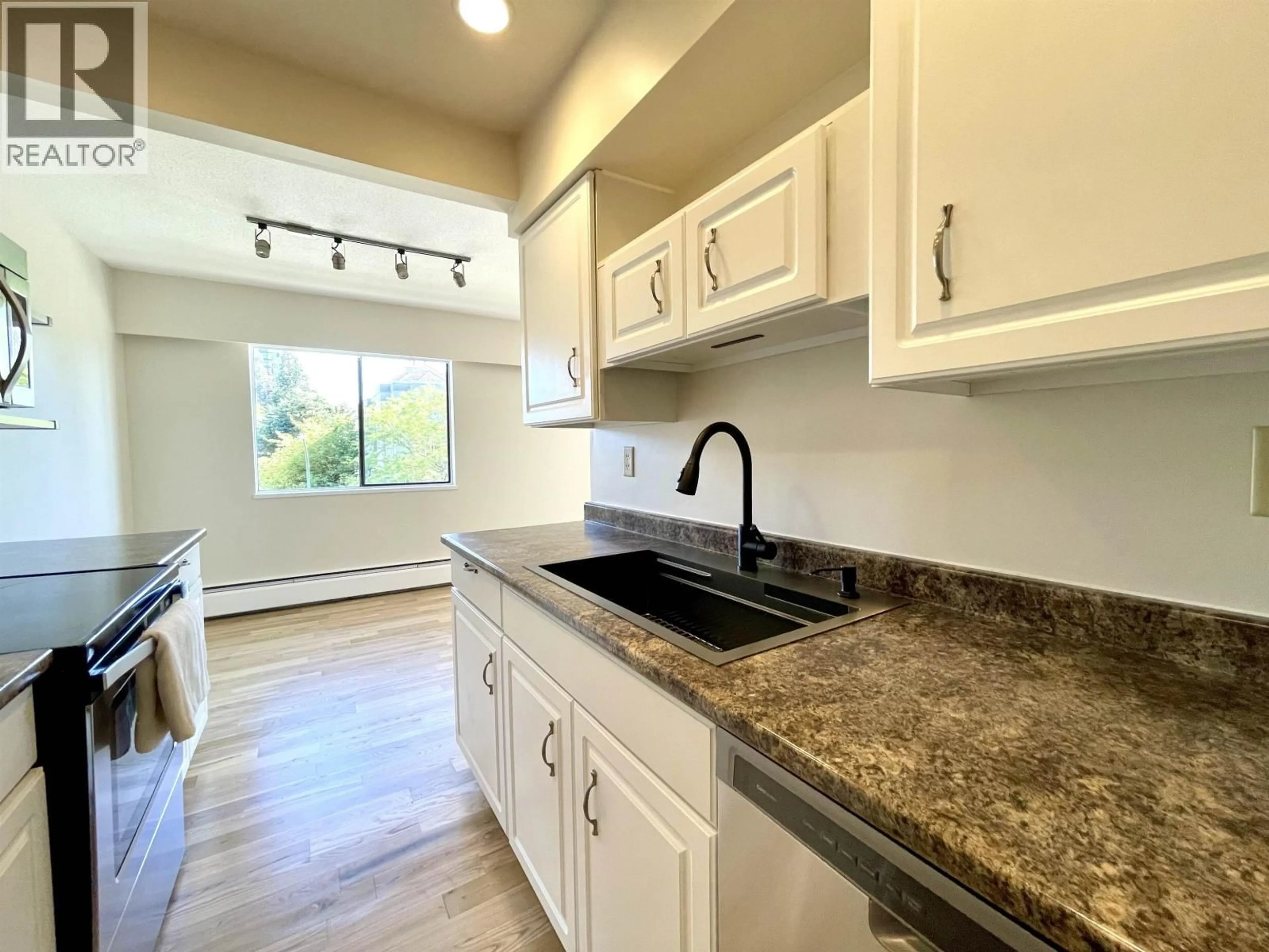 Unknown for 307 - 5127 IRVING STREET, Burnaby British Columbia V5H1T6