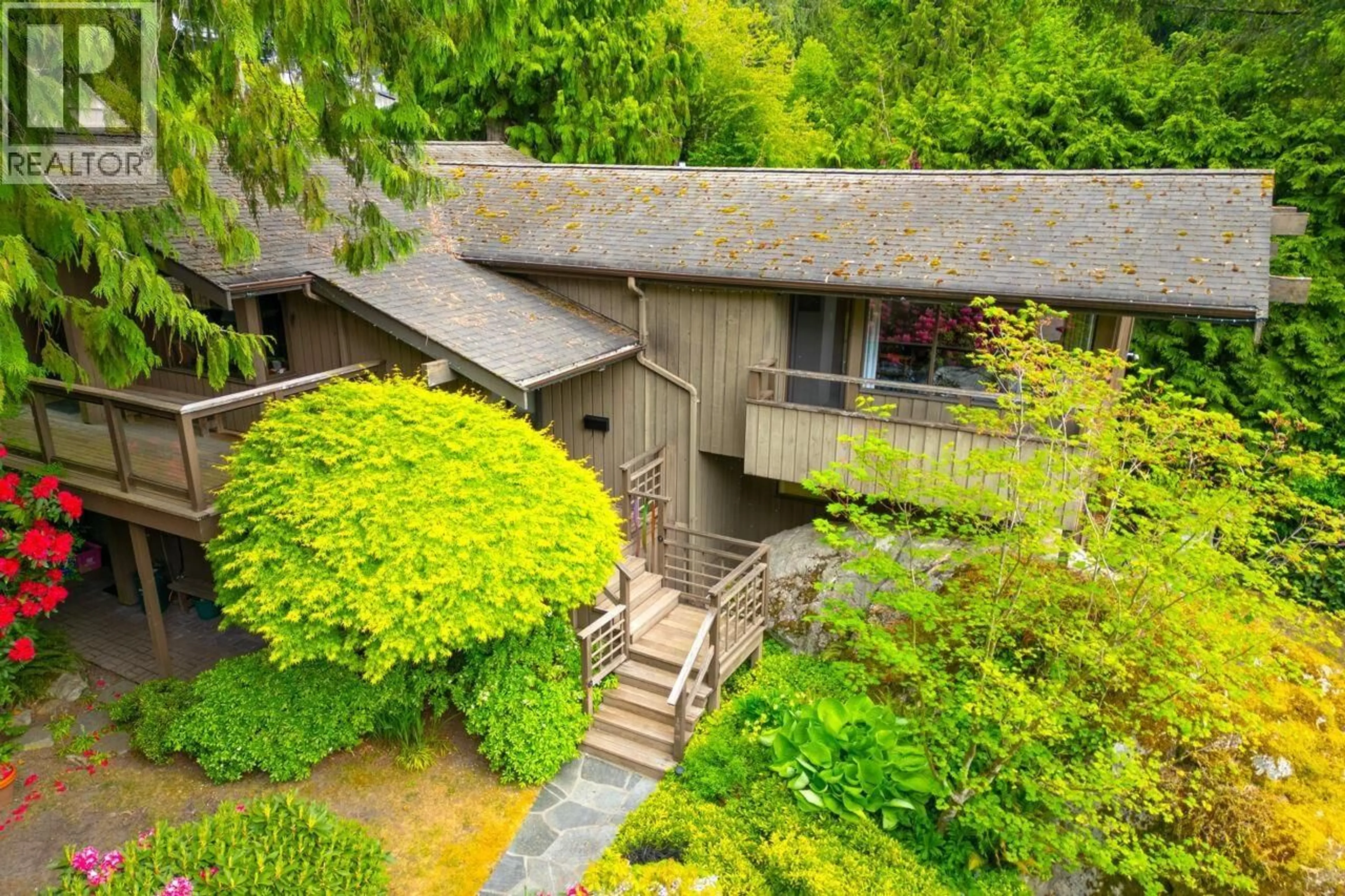 A pic from outside/outdoor area/front of a property/back of a property/a pic from drone, unknown for 5335 MARINE DRIVE, West Vancouver British Columbia V7W2P9