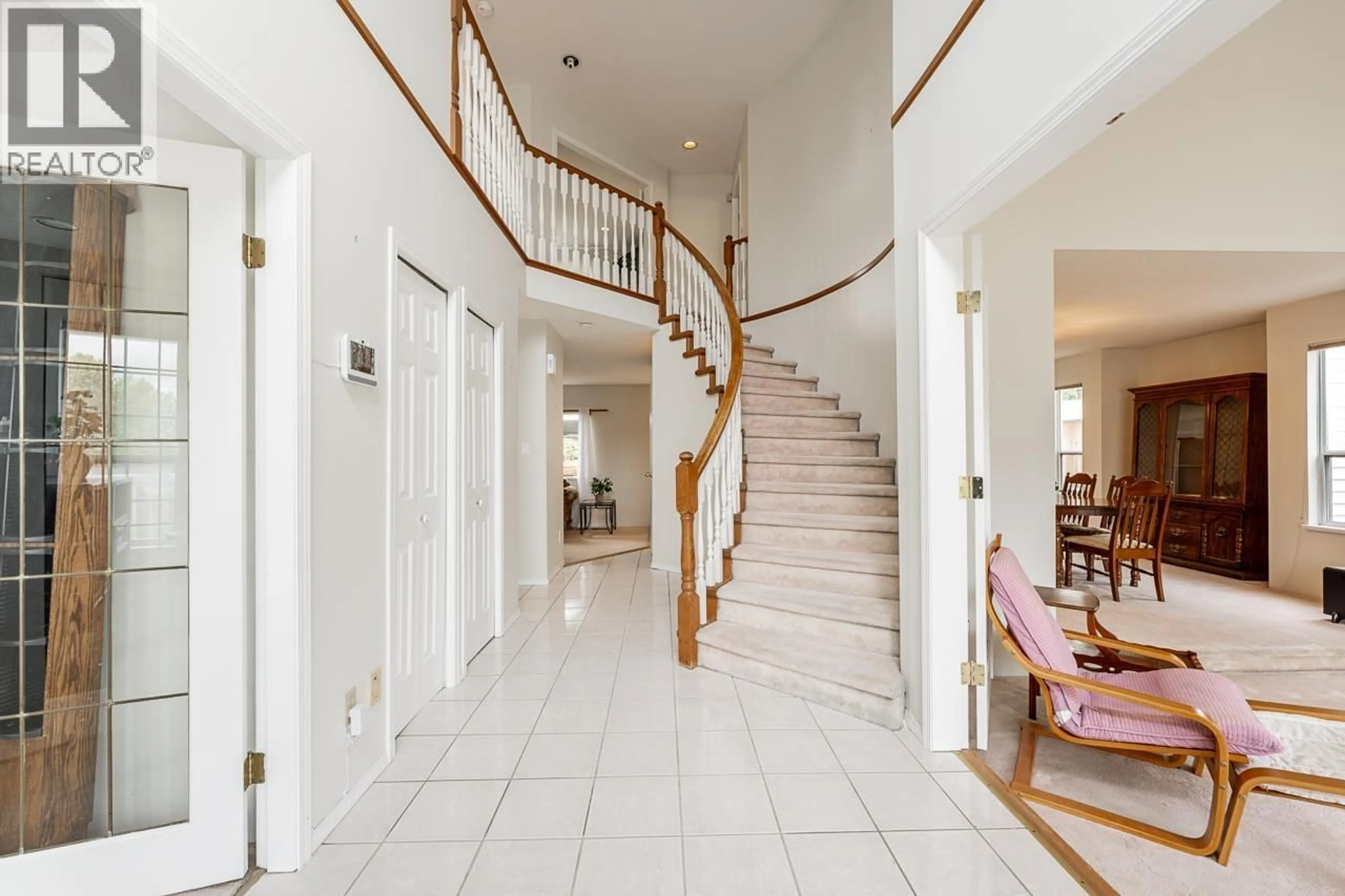 Indoor foyer for 2917 KALAMALKA DRIVE, Coquitlam British Columbia V3C5Z7