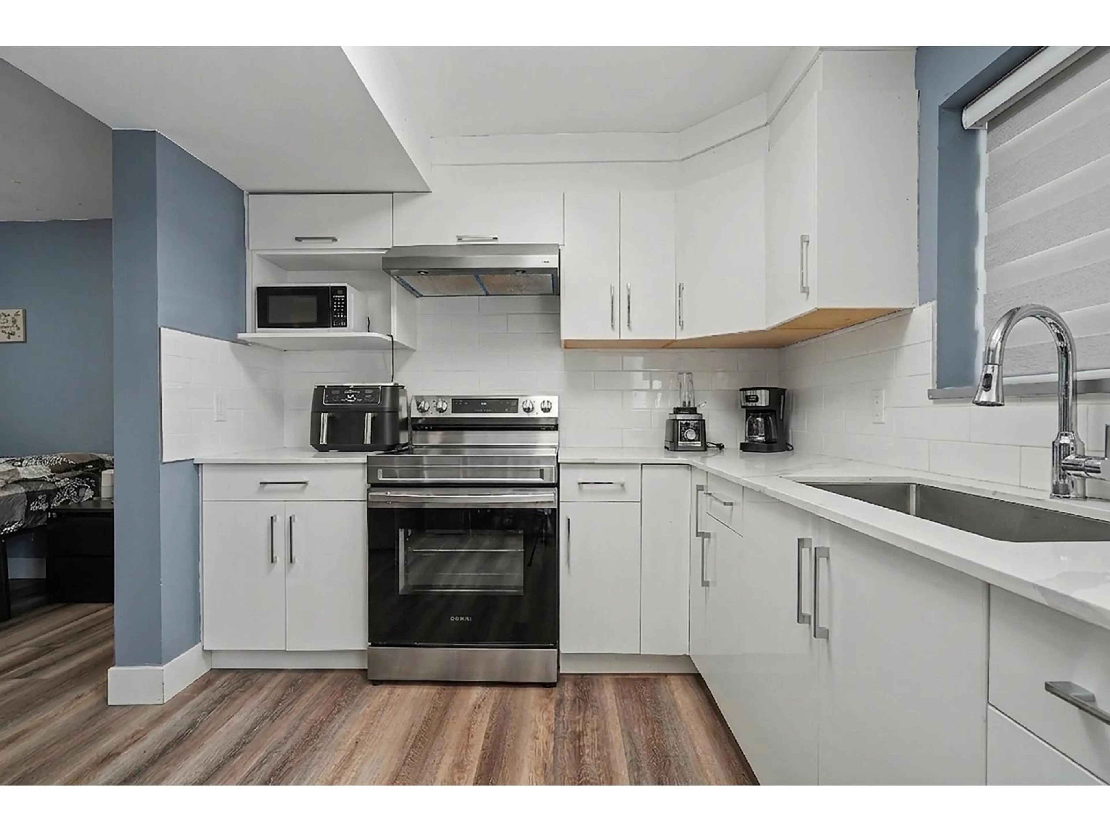 Standard kitchen, wood/laminate floor for 9024 123A STREET, Surrey British Columbia V3V6K3