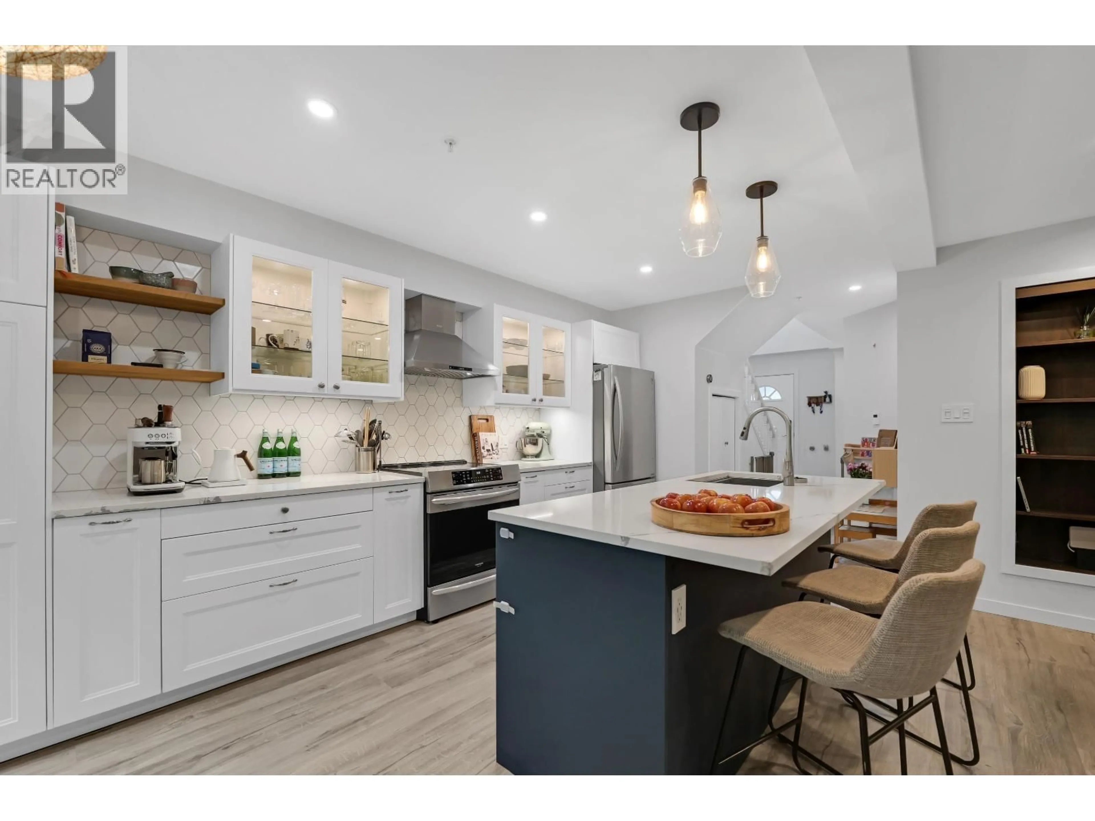 Open concept kitchen, unknown for 9 - 2401 MAMQUAM ROAD, Squamish British Columbia V8B0H6