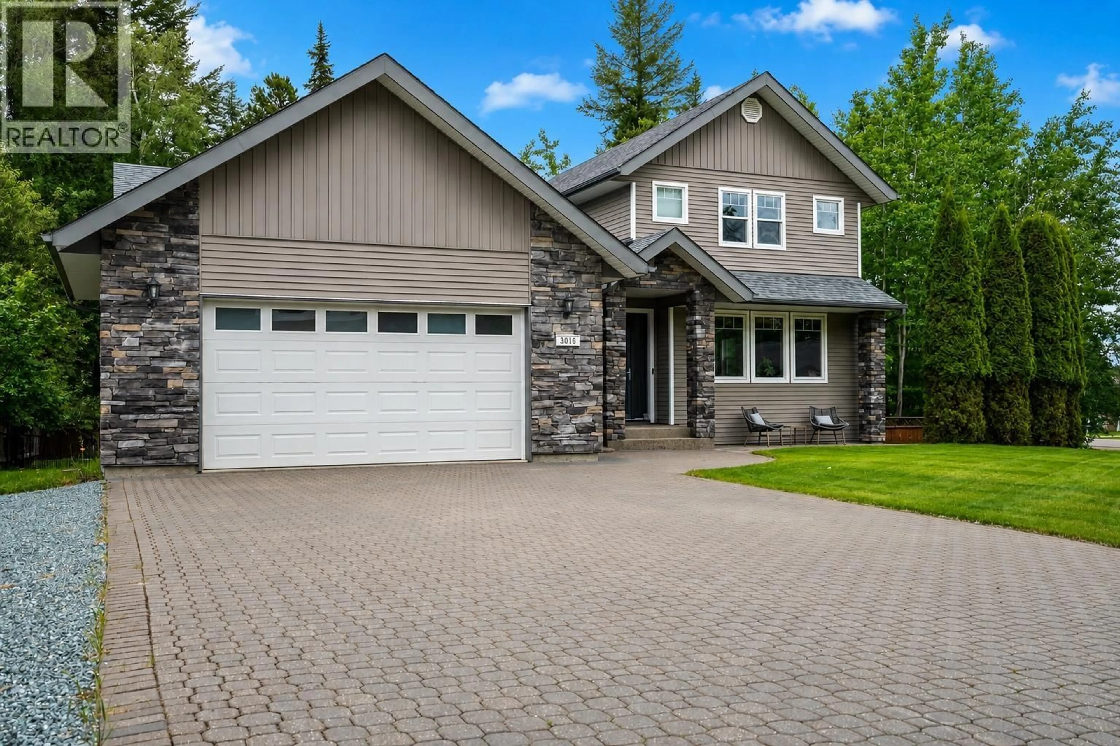 Home with vinyl exterior material, street for 3016 RIDGEVIEW DRIVE, Prince George British Columbia V2K3R9