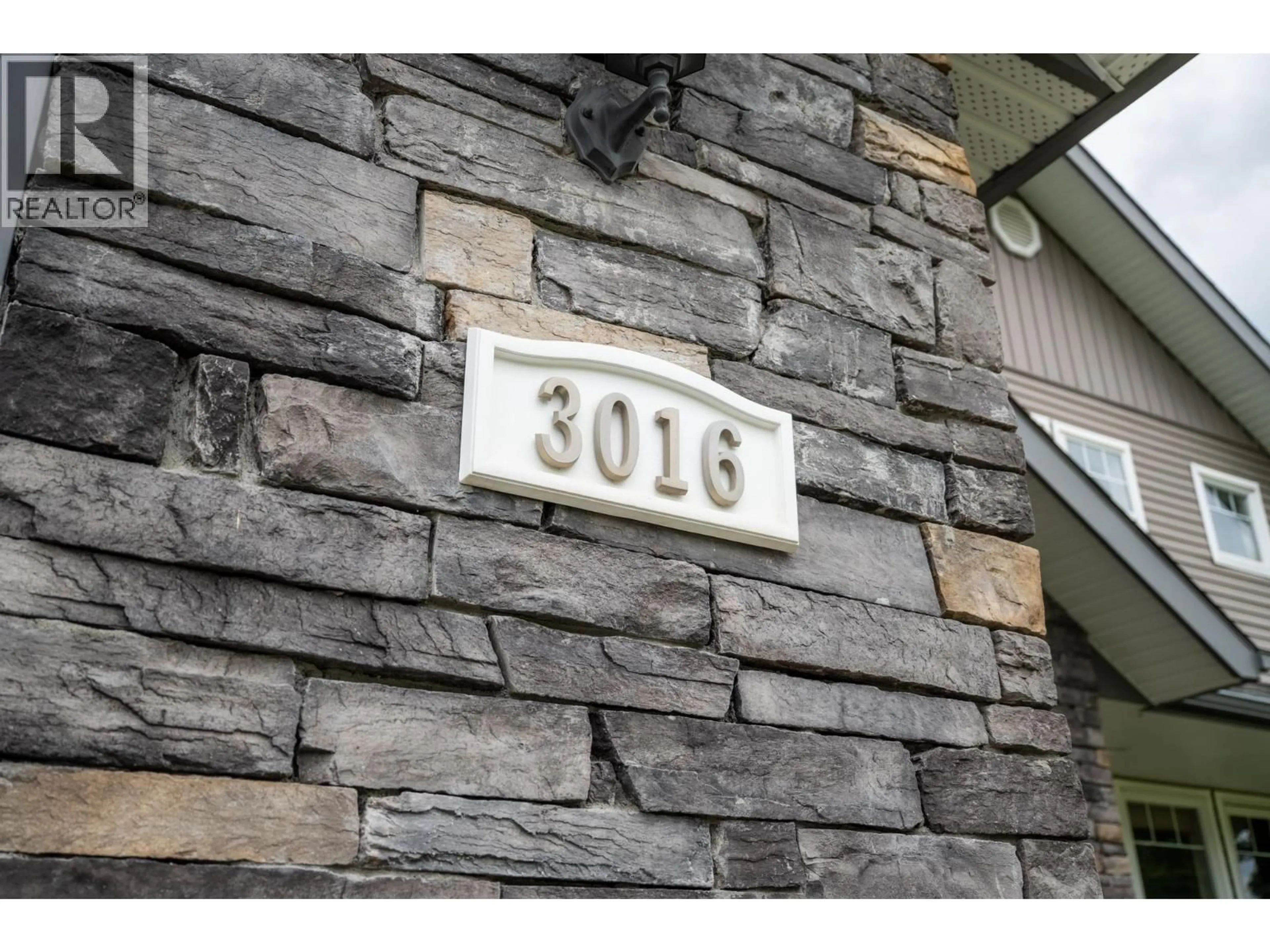 Indoor entryway for 3016 RIDGEVIEW DRIVE, Prince George British Columbia V2K3R9