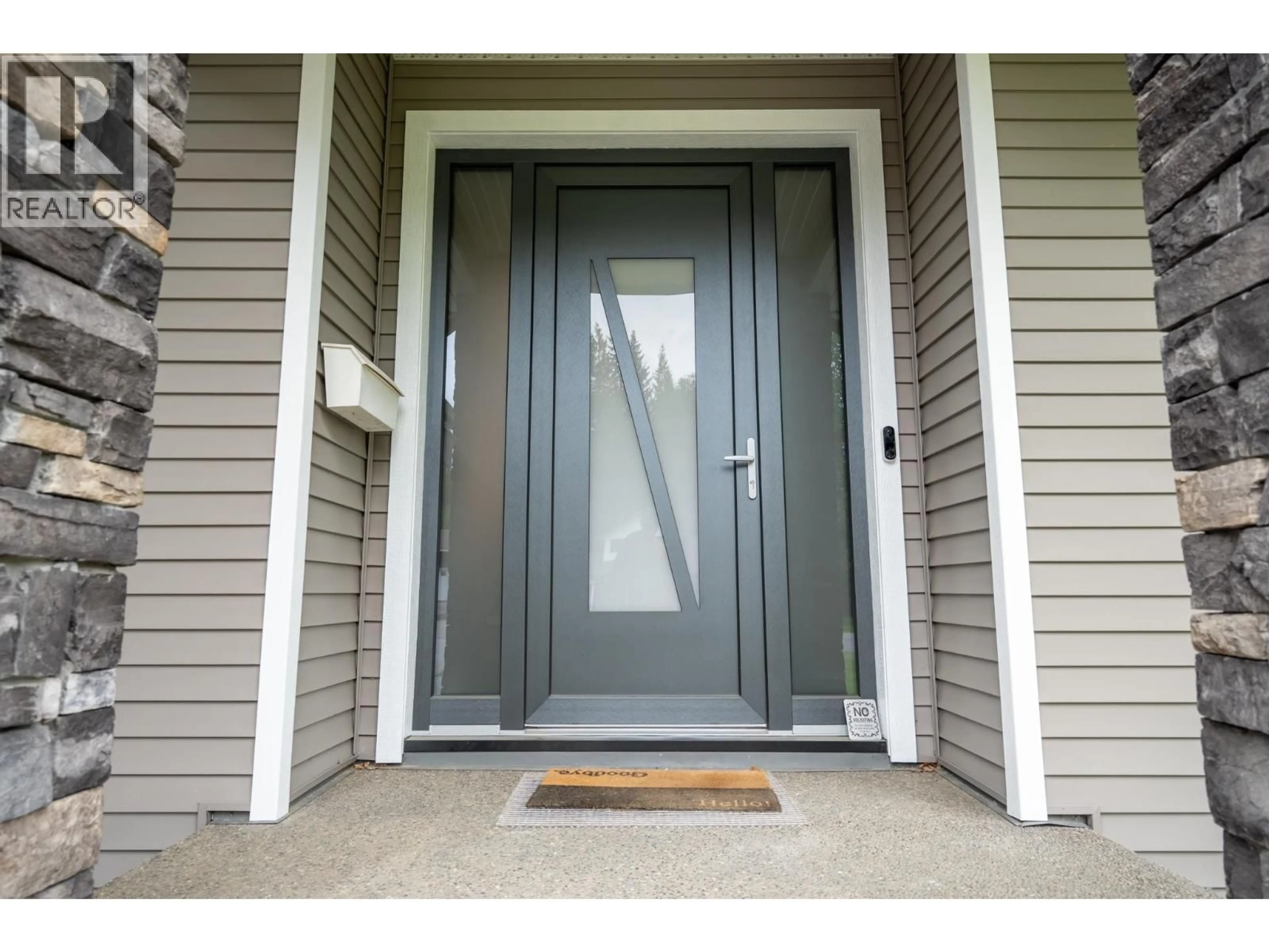 Indoor entryway for 3016 RIDGEVIEW DRIVE, Prince George British Columbia V2K3R9