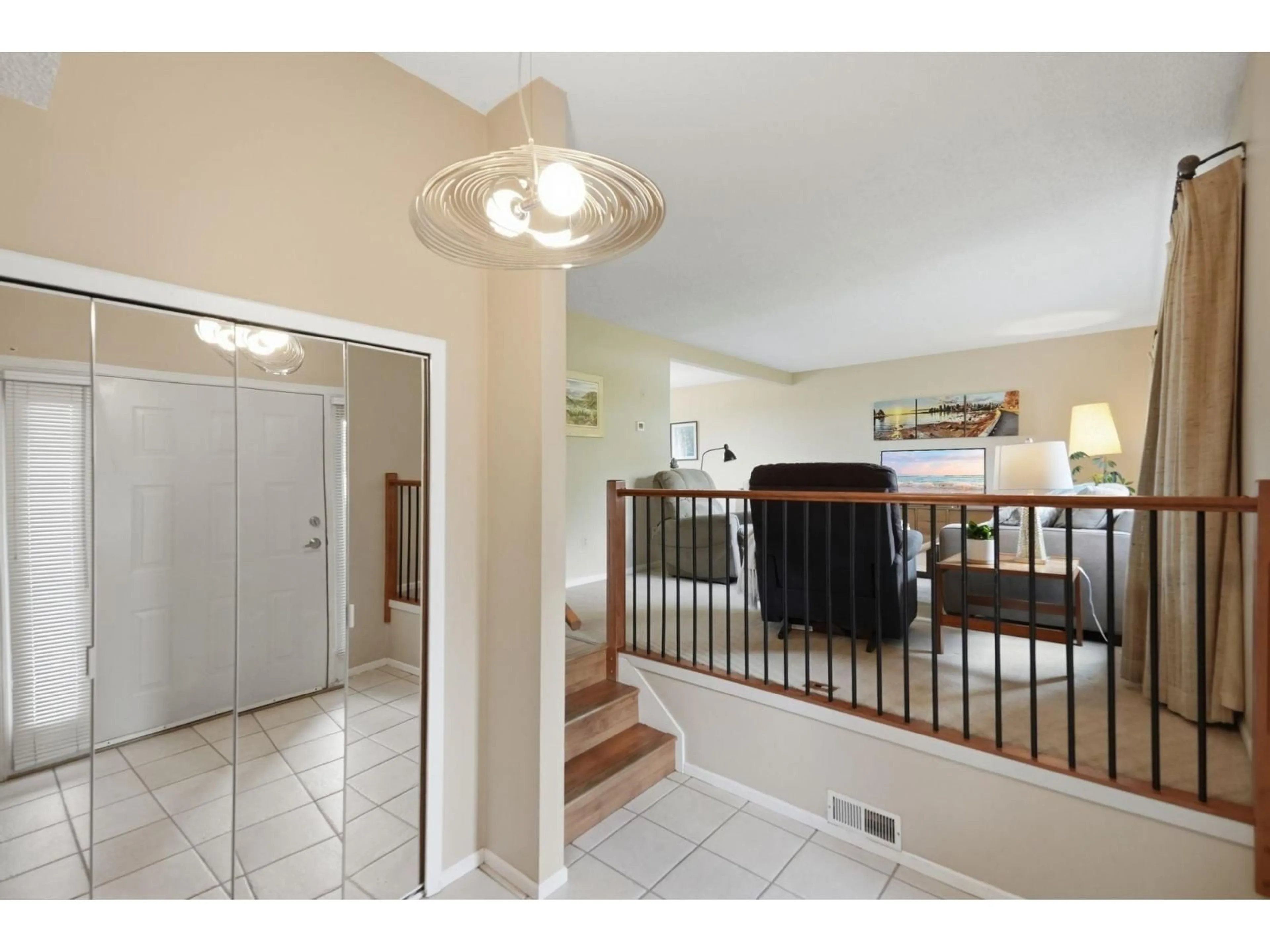 Indoor foyer for 8099 WILTSHIRE PLACE, Delta British Columbia V4C6T1