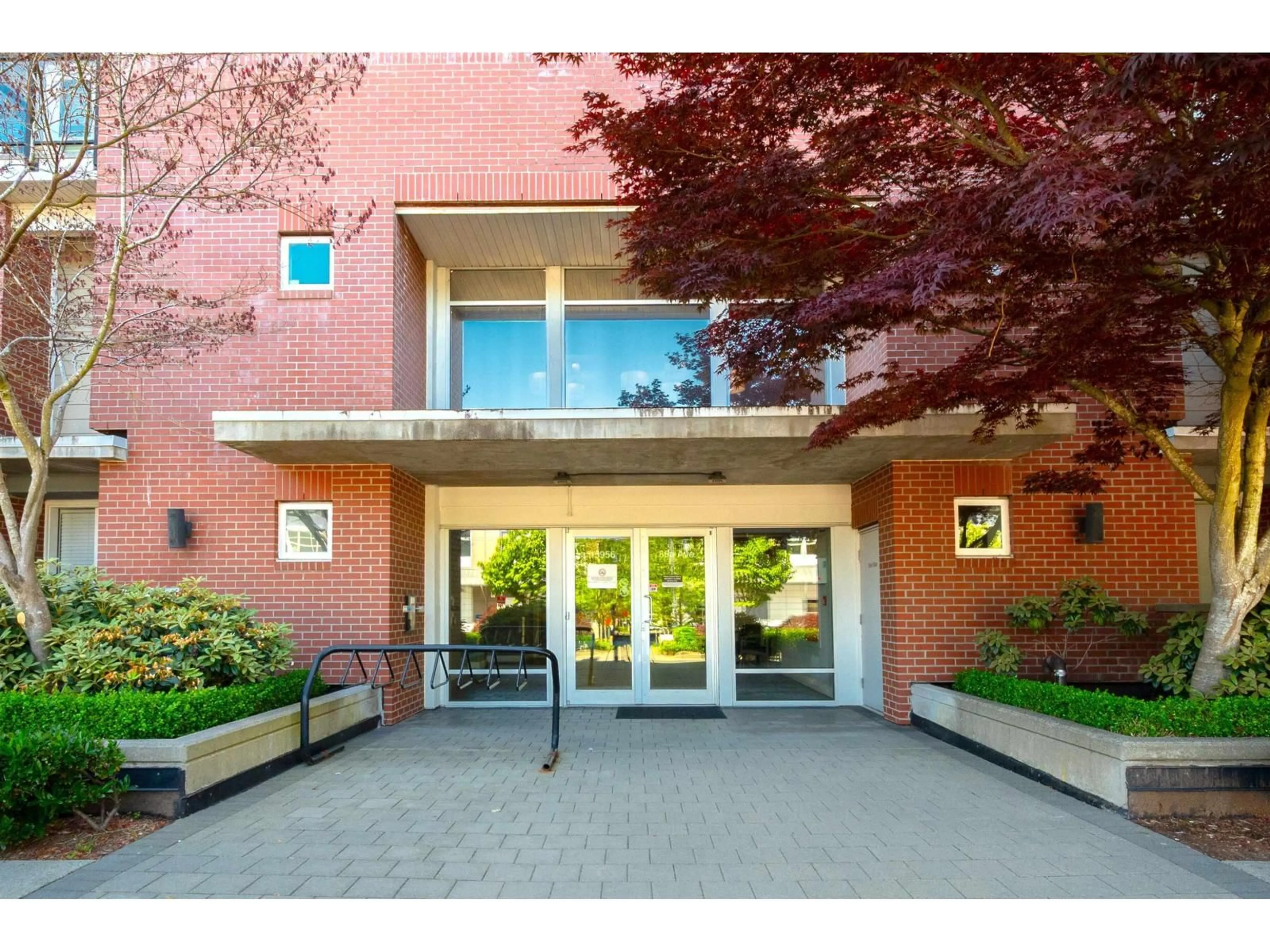 Indoor foyer for 304 - 15956 86A AVENUE, Surrey British Columbia V4N6N8