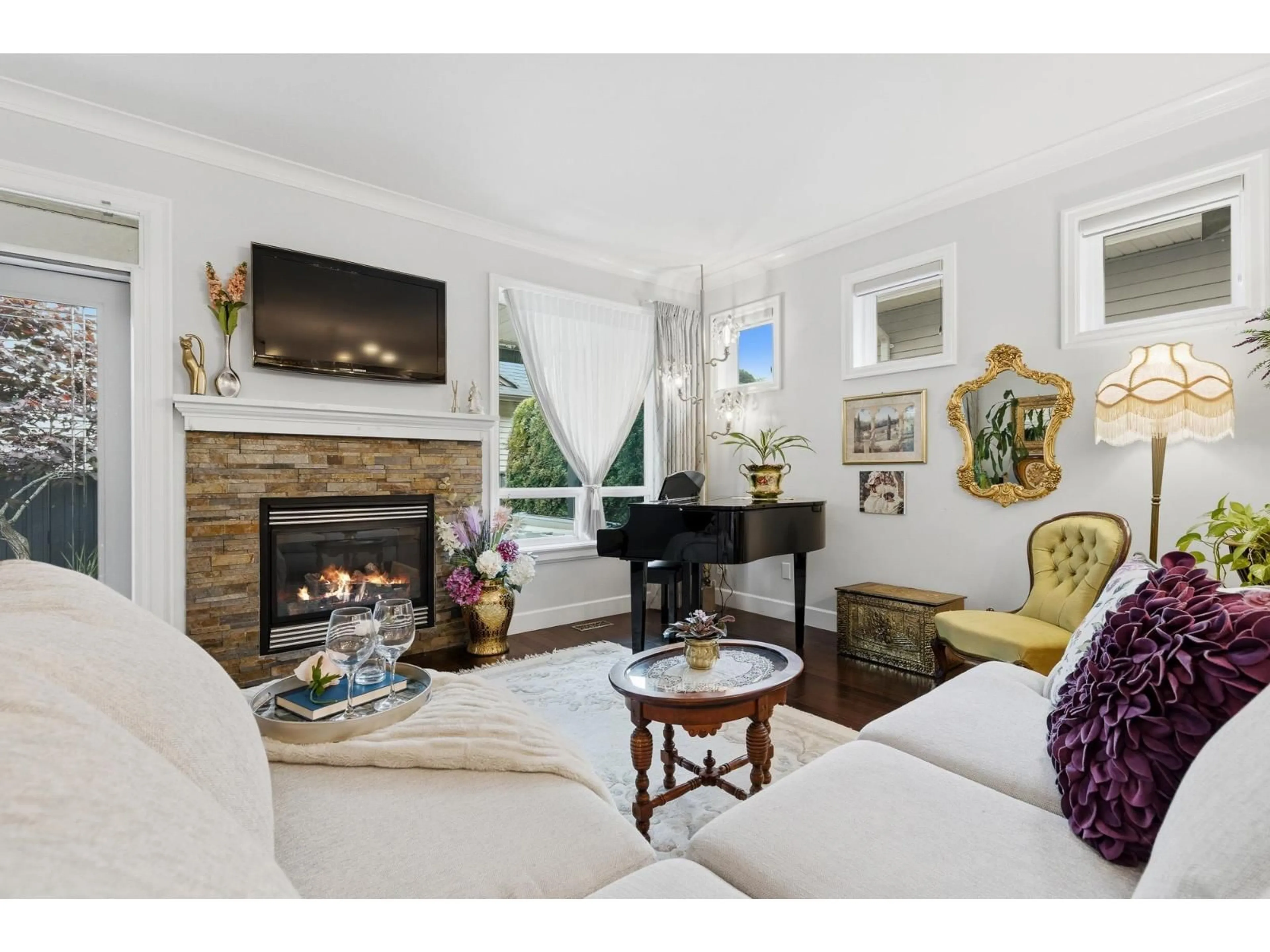 Living room with furniture, unknown for 45863 FOXRIDGE CRESCENT, Chilliwack British Columbia V2R0P7