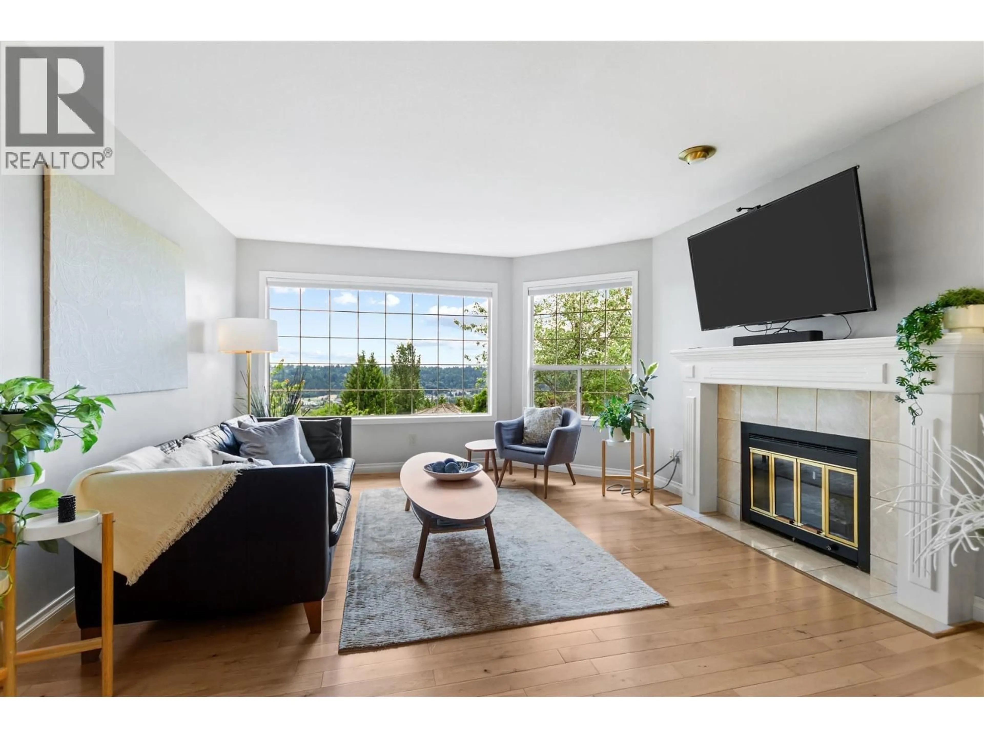 Living room with furniture, wood/laminate floor for 84 RAVINE DRIVE, Port Moody British Columbia V3H4T8