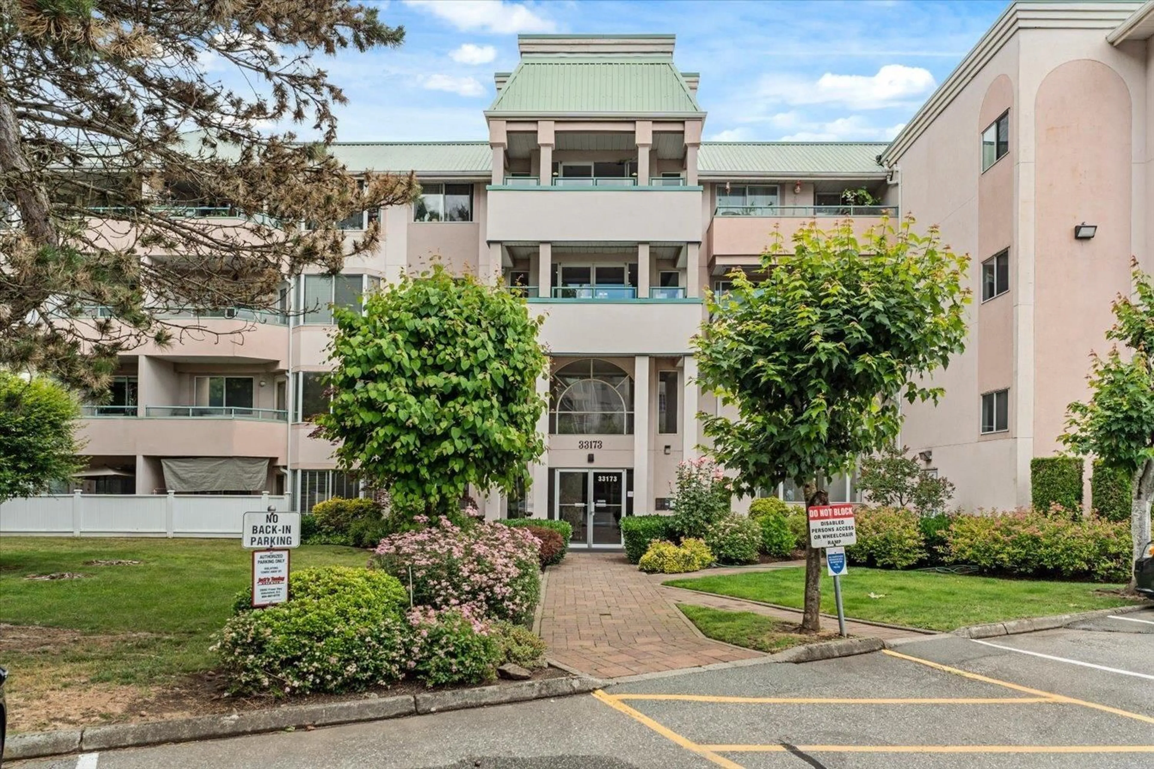Indoor foyer for 231 - 33173 OLD YALE ROAD, Abbotsford British Columbia V2S2J4