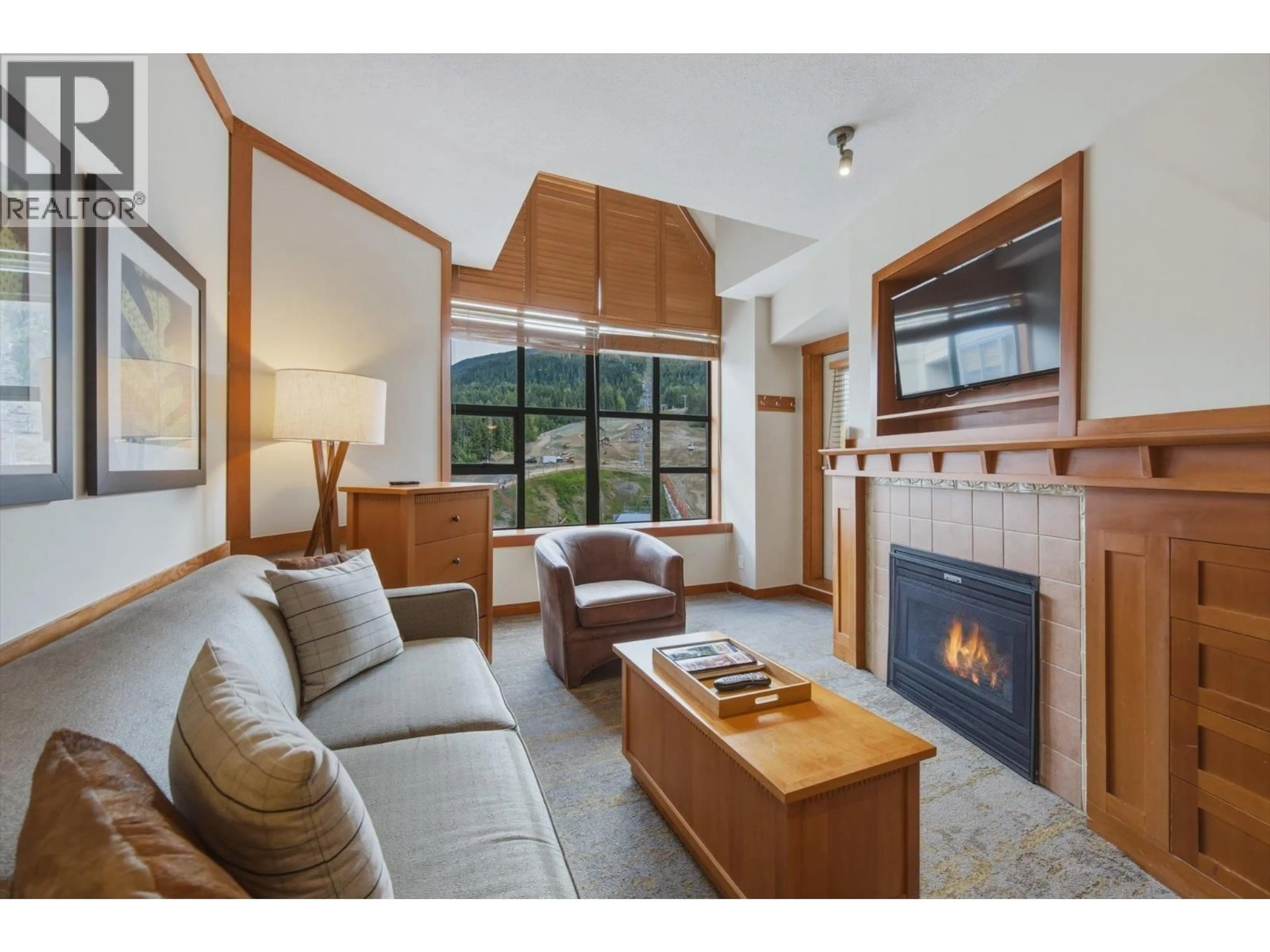 Living room with furniture, unknown for 702 - 4320 SUNDIAL CRESCENT, Whistler British Columbia V8E1G6
