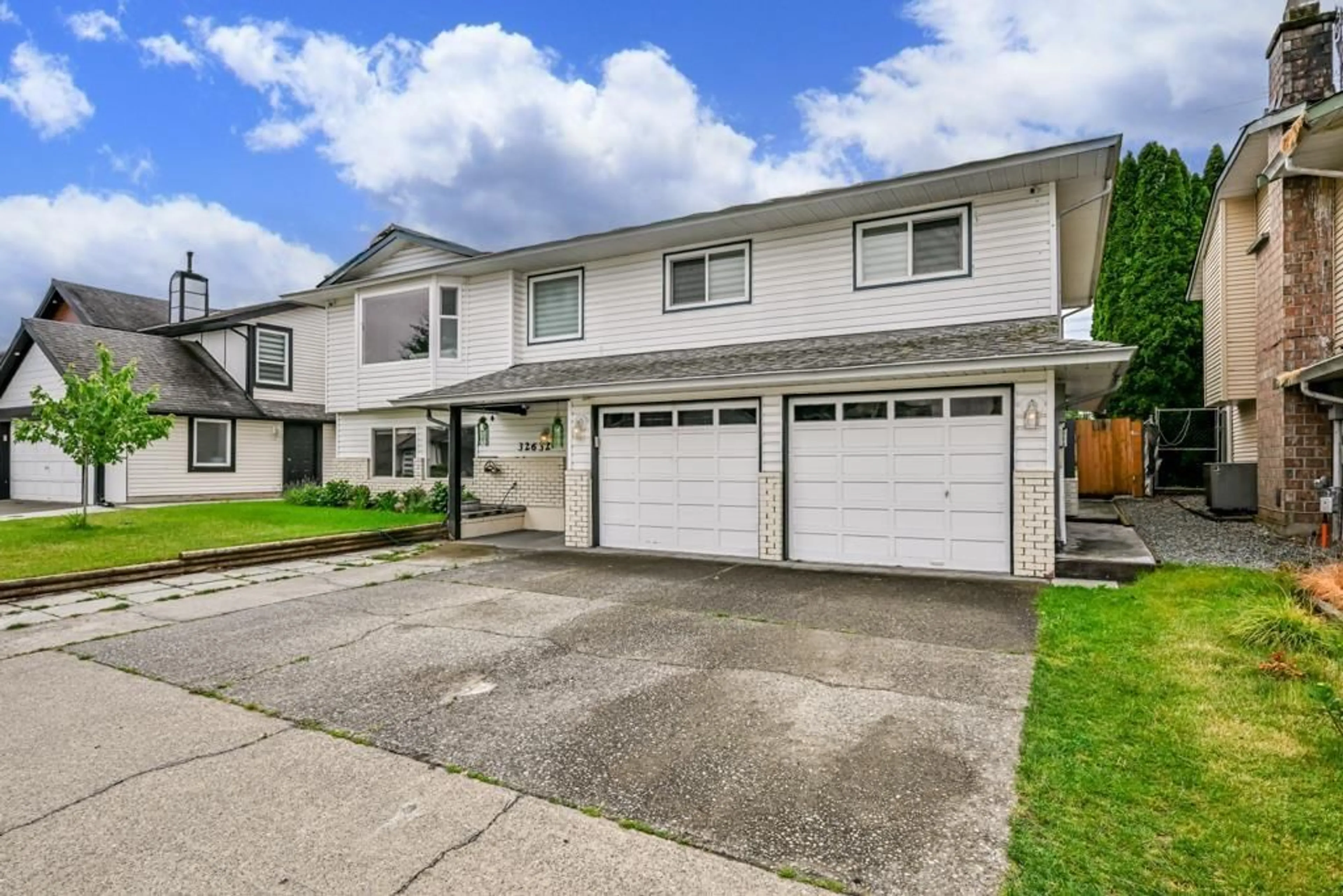 Home with vinyl exterior material, street for 32632 HAIDA DRIVE, Abbotsford British Columbia V2T4Z5