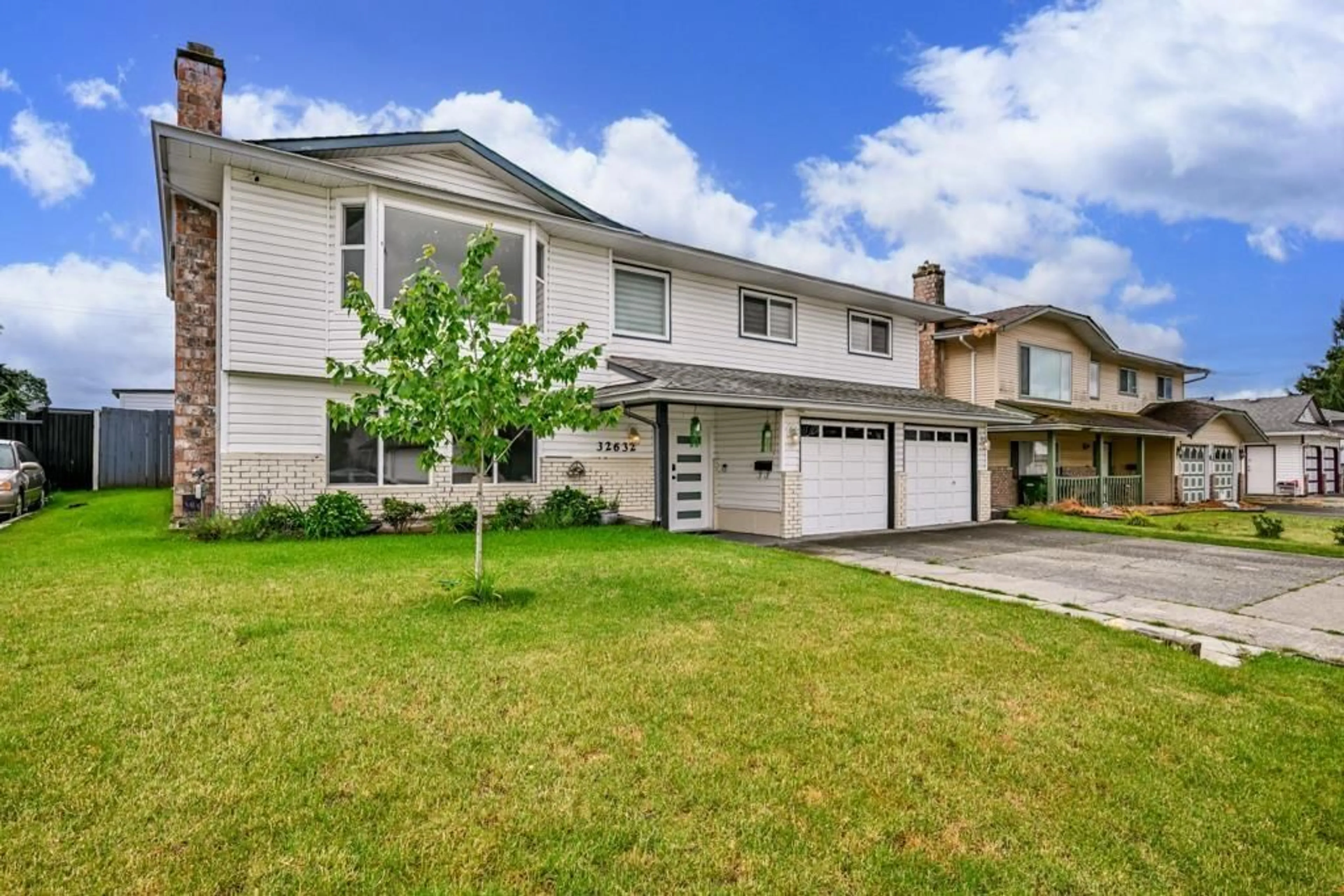 Home with vinyl exterior material, street for 32632 HAIDA DRIVE, Abbotsford British Columbia V2T4Z5