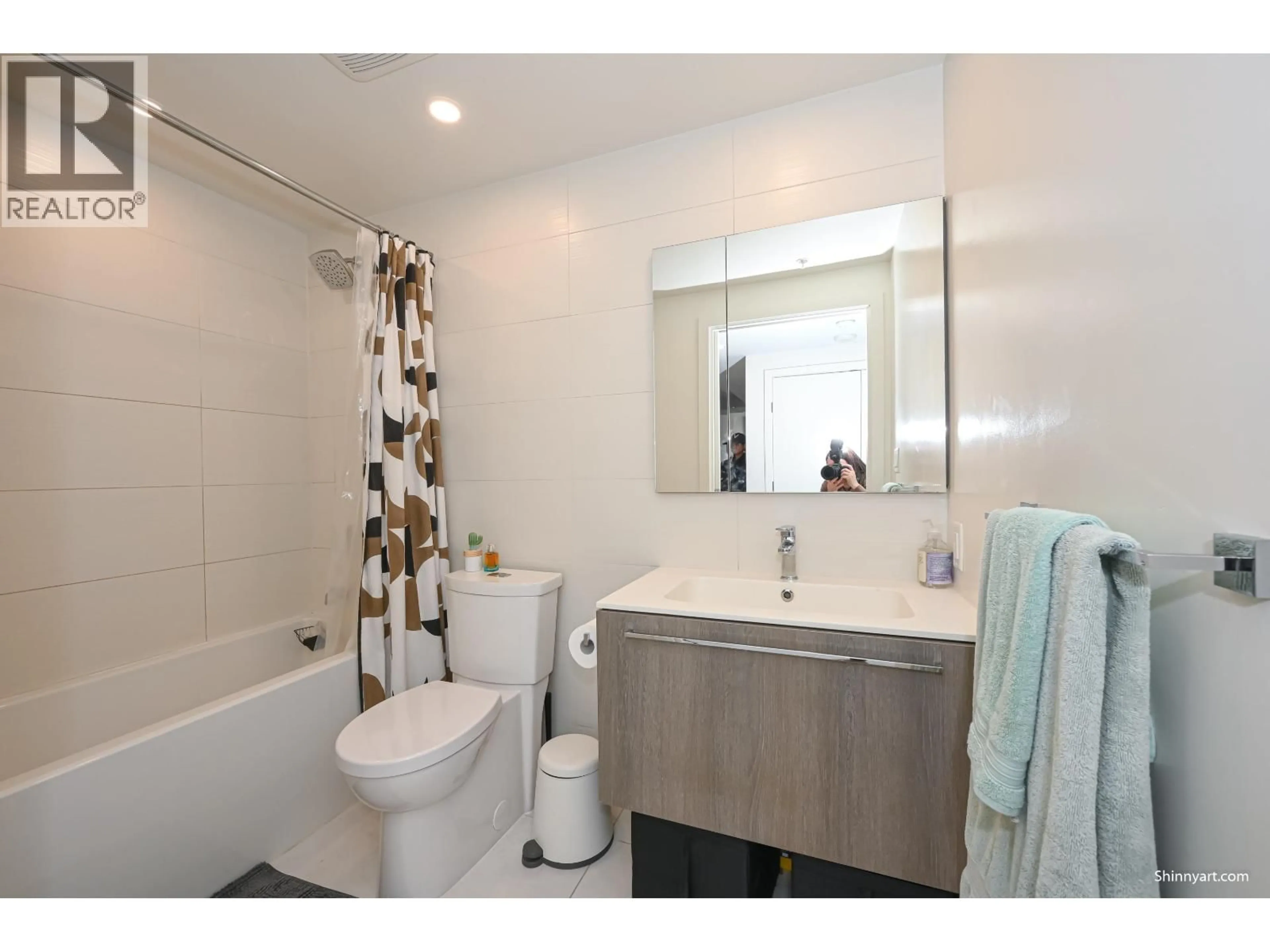 Standard bathroom, ceramic/tile floor for 506 - 285 10TH AVENUE, Vancouver British Columbia V5T0H6
