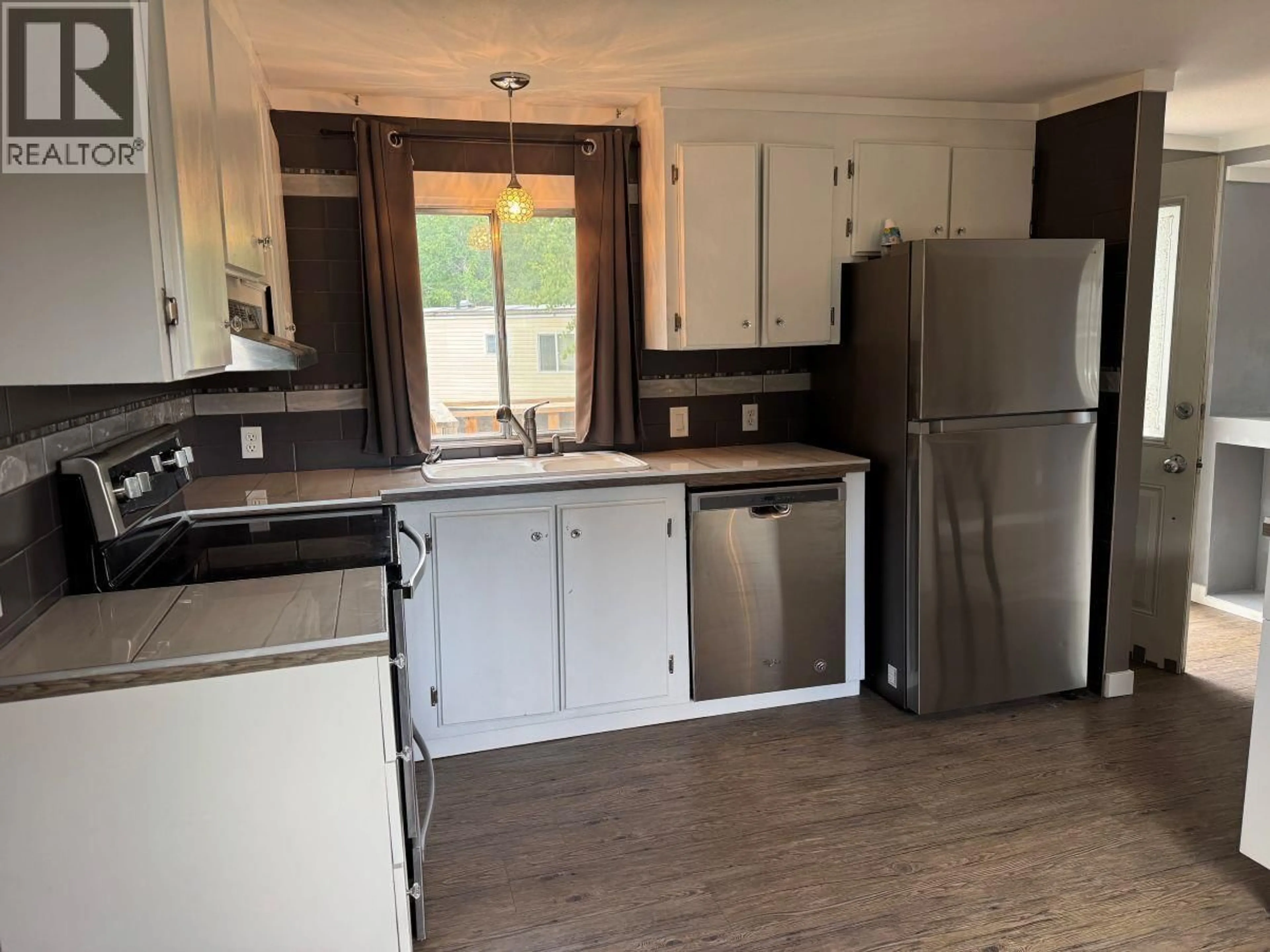 Standard kitchen, wood/laminate floor for 30 - 6100 DAKELH, Prince George British Columbia V2N4R1