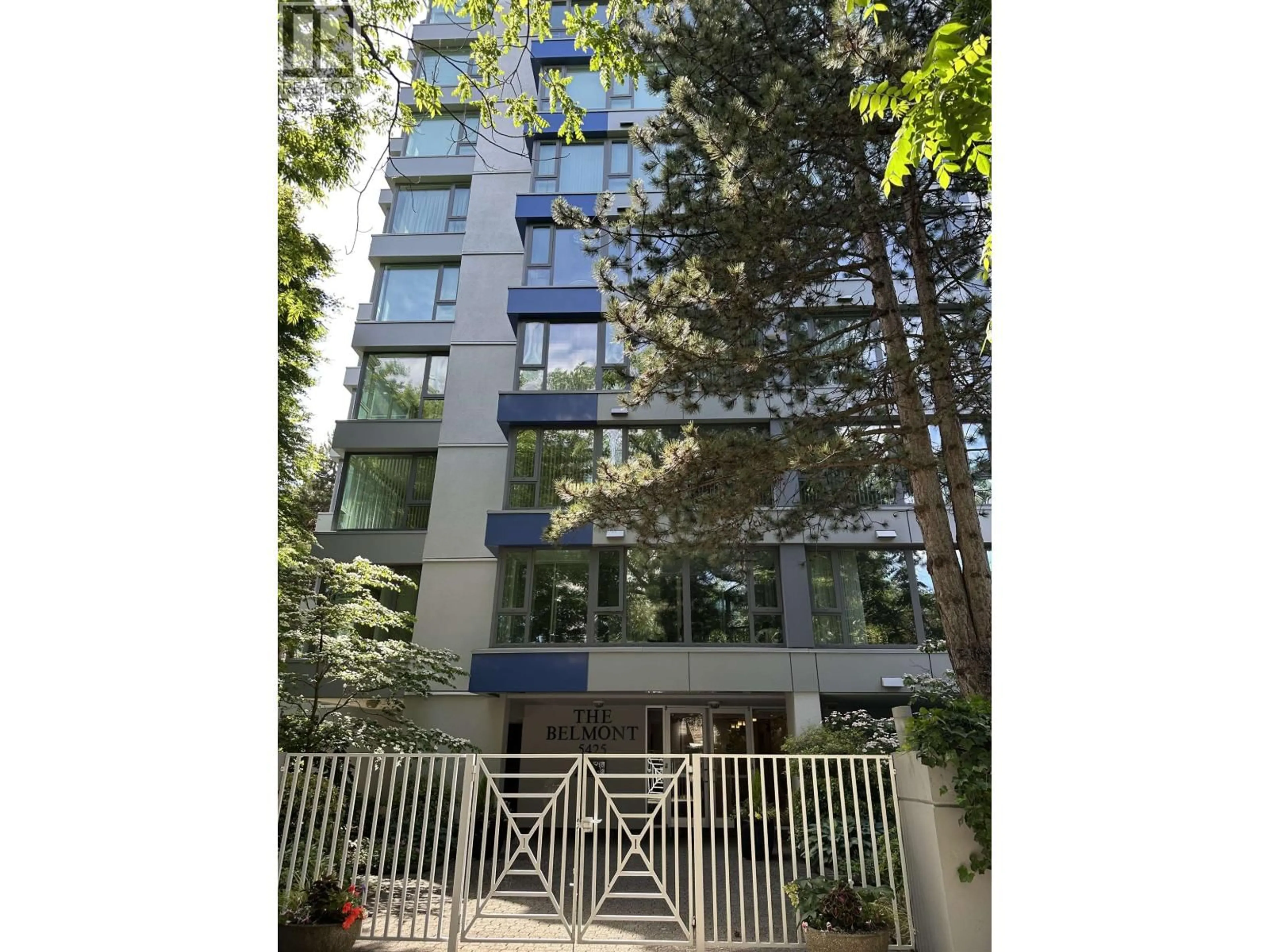 Indoor foyer for 403 - 5425 YEW STREET, Vancouver British Columbia V6M3X7