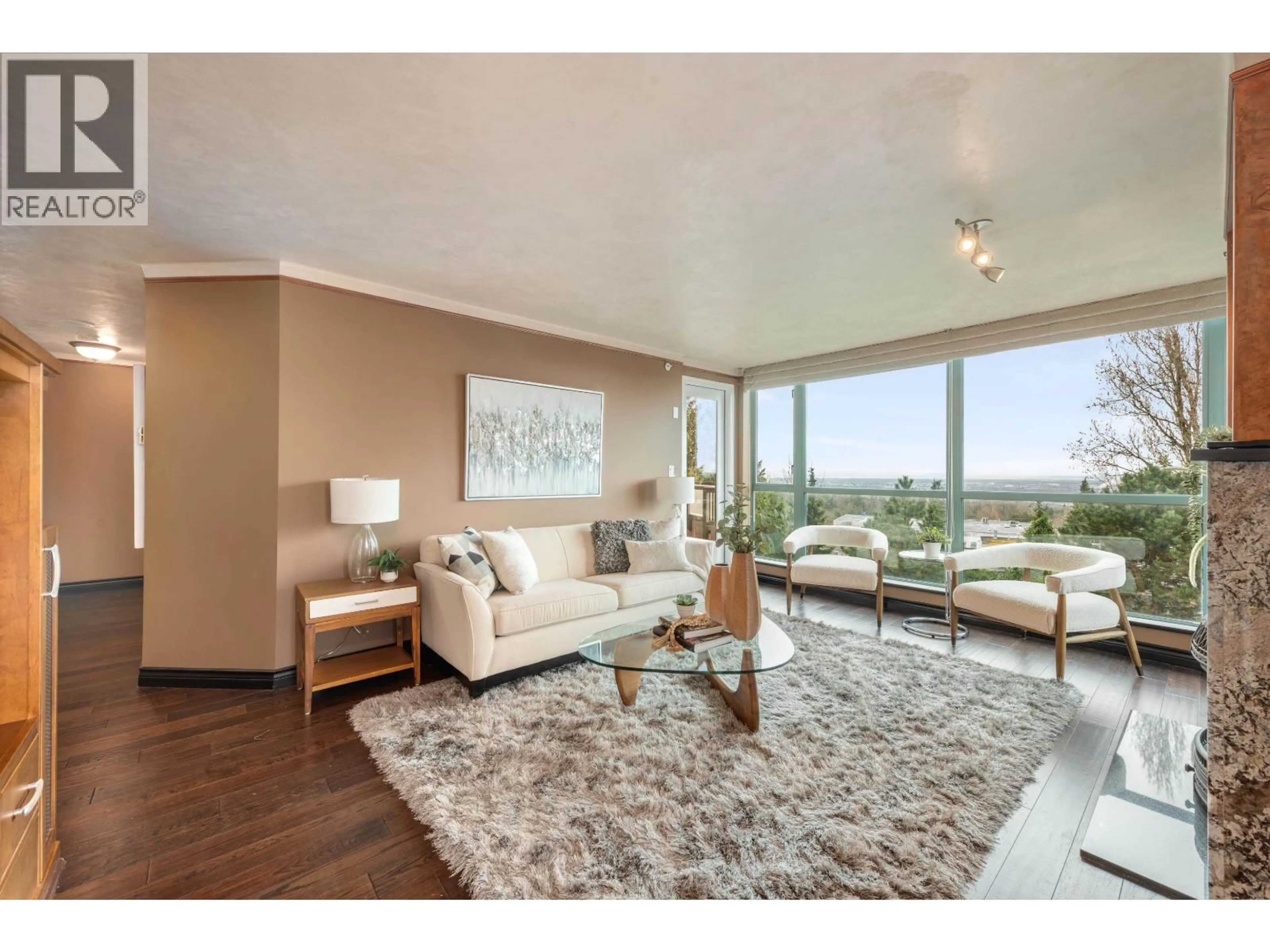 Living room with furniture, unknown for 601 - 6622 SOUTHOAKS CRESCENT, Burnaby British Columbia V5E4K2