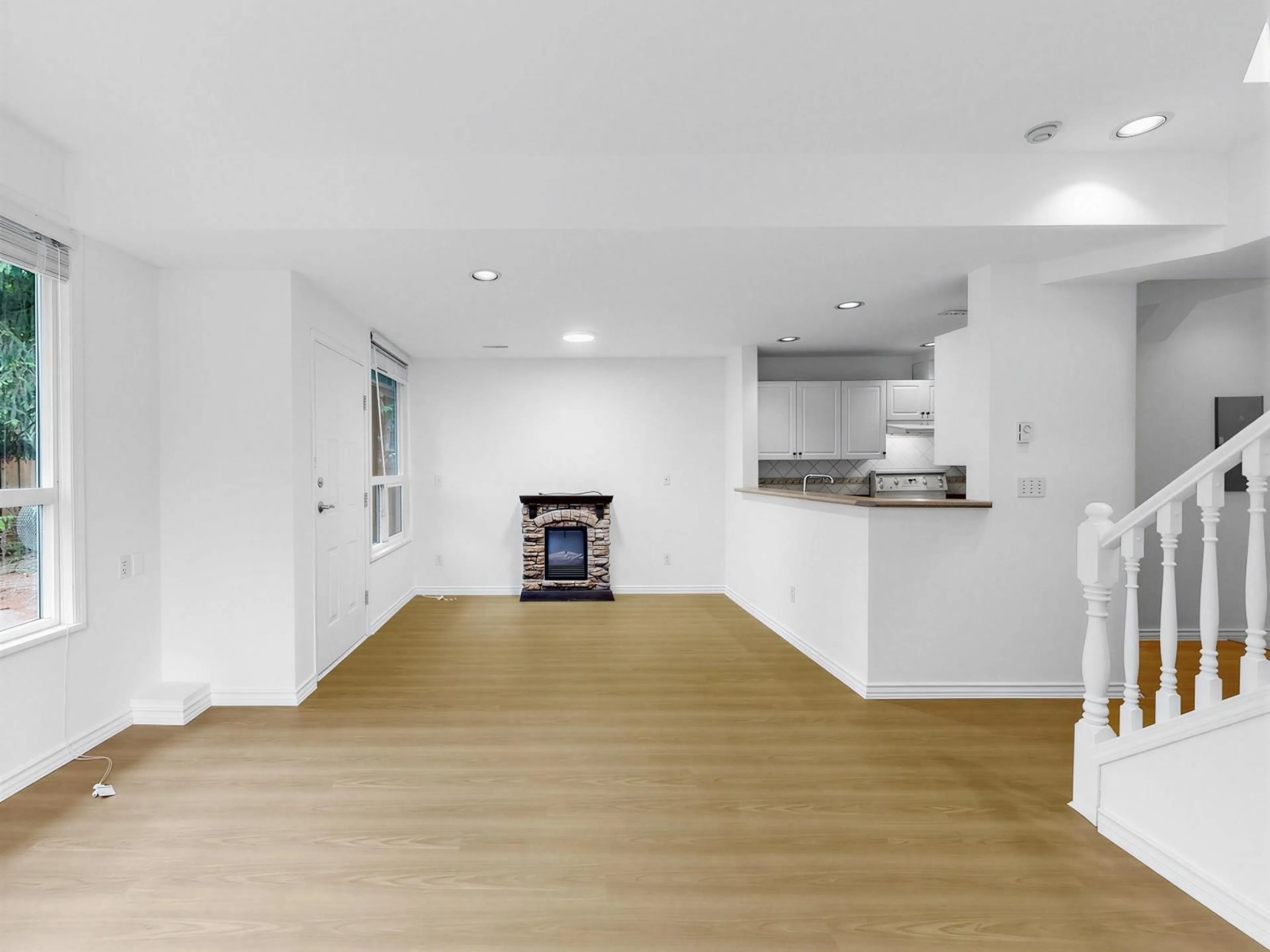 Unknown for 5 - 8289 121A STREET, Surrey British Columbia V3W1G6