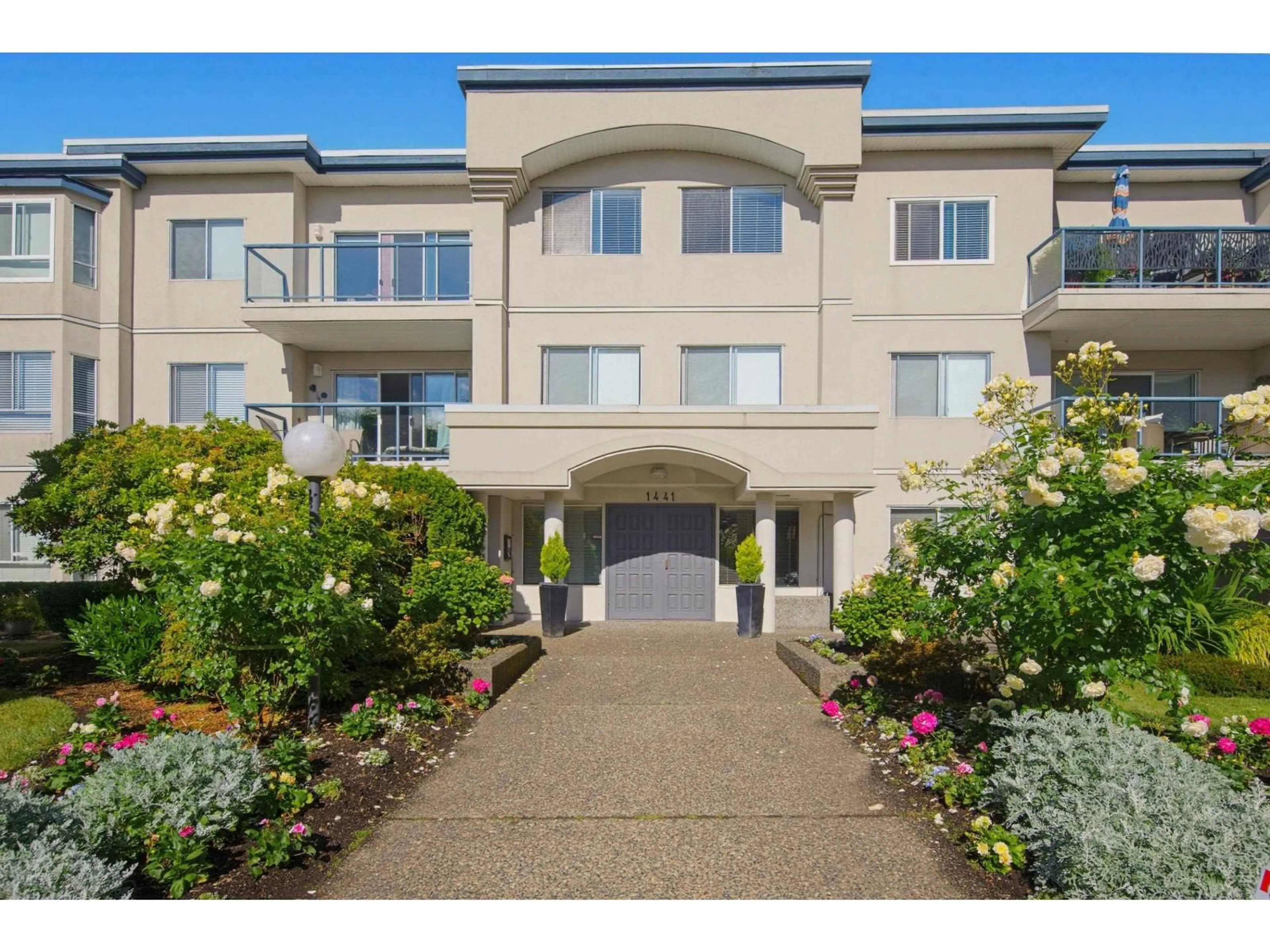 A pic from outside/outdoor area/front of a property/back of a property/a pic from drone, unknown for 303 - 1441 BLACKWOOD STREET, White Rock British Columbia V4B3V6