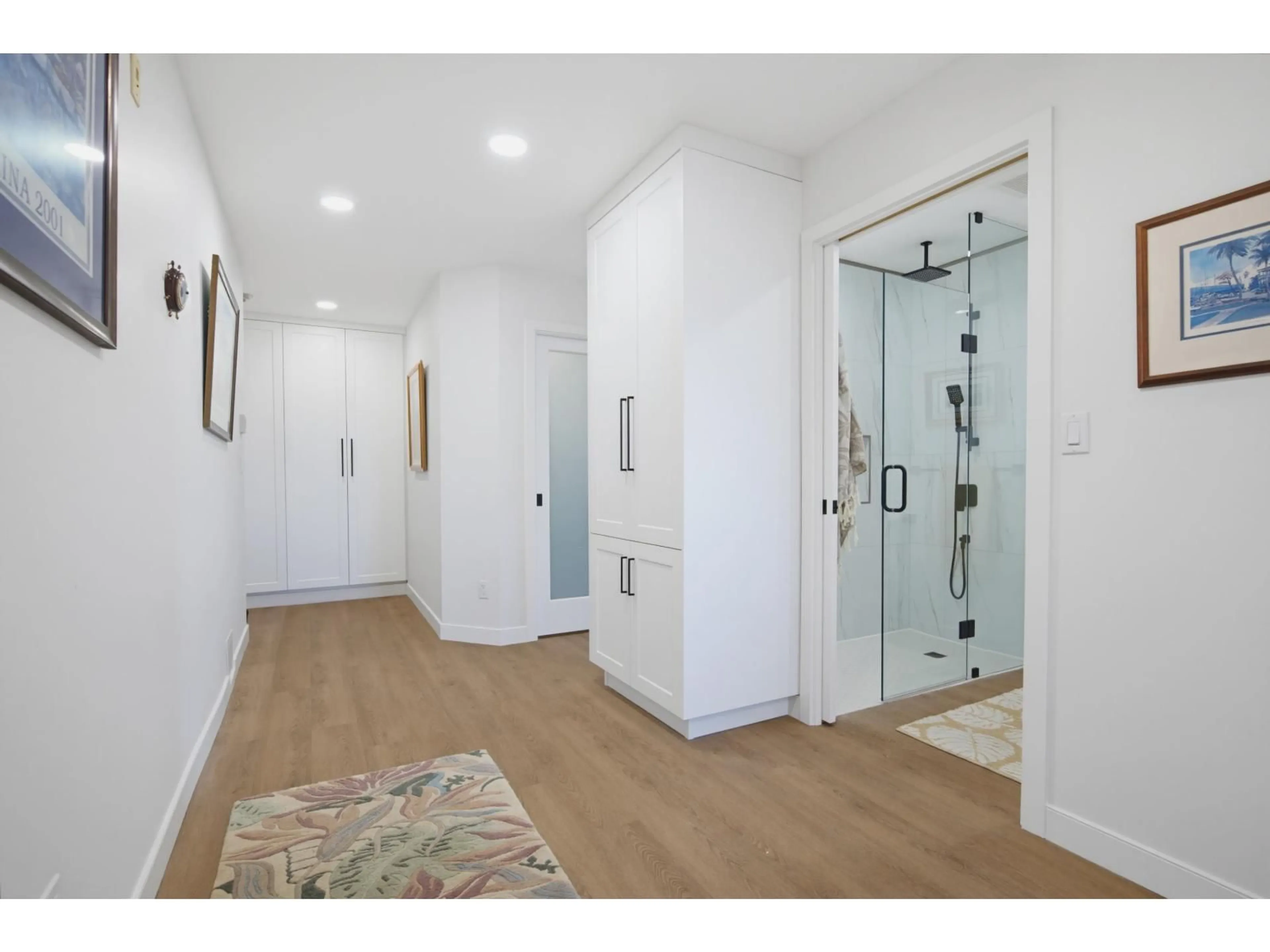 Indoor entryway for 303 - 1441 BLACKWOOD STREET, White Rock British Columbia V4B3V6