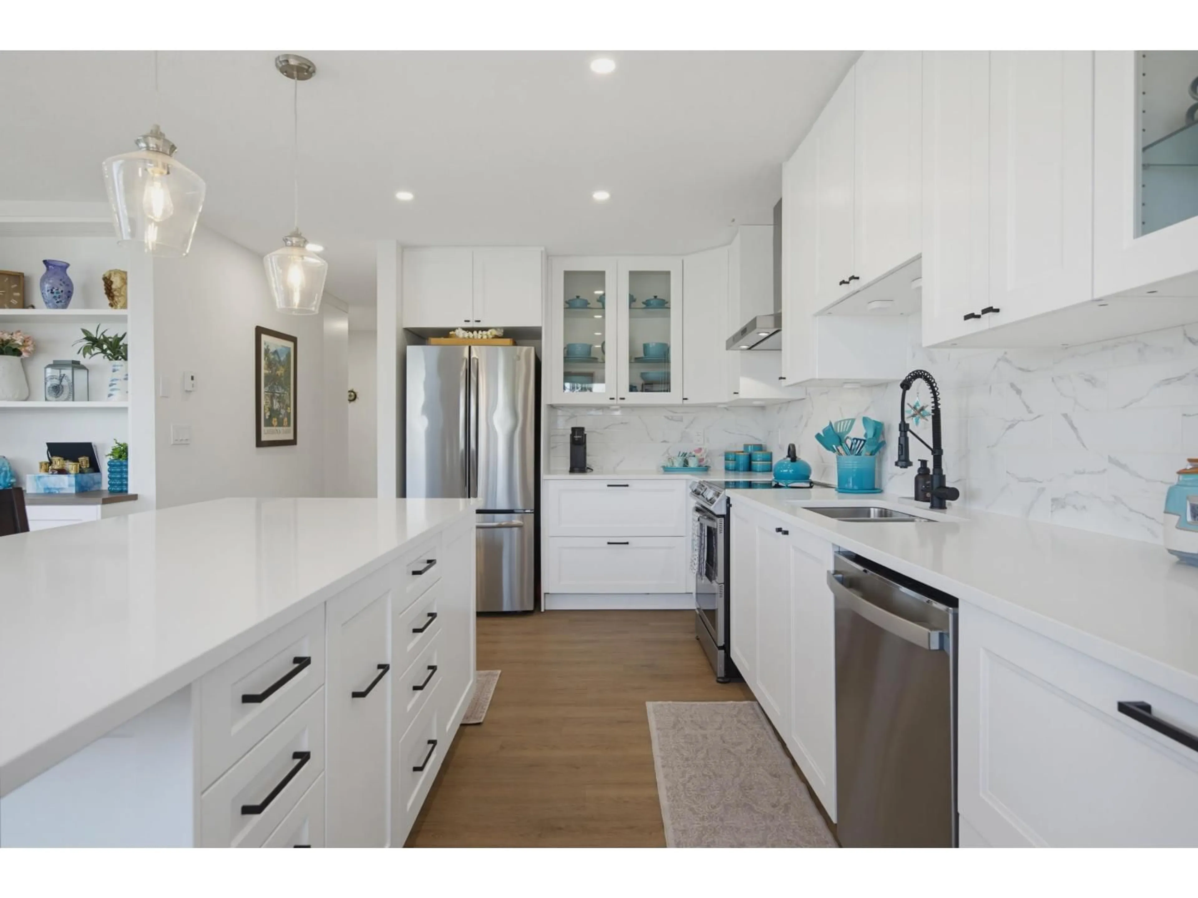 Contemporary kitchen, ceramic/tile floor for 303 - 1441 BLACKWOOD STREET, White Rock British Columbia V4B3V6