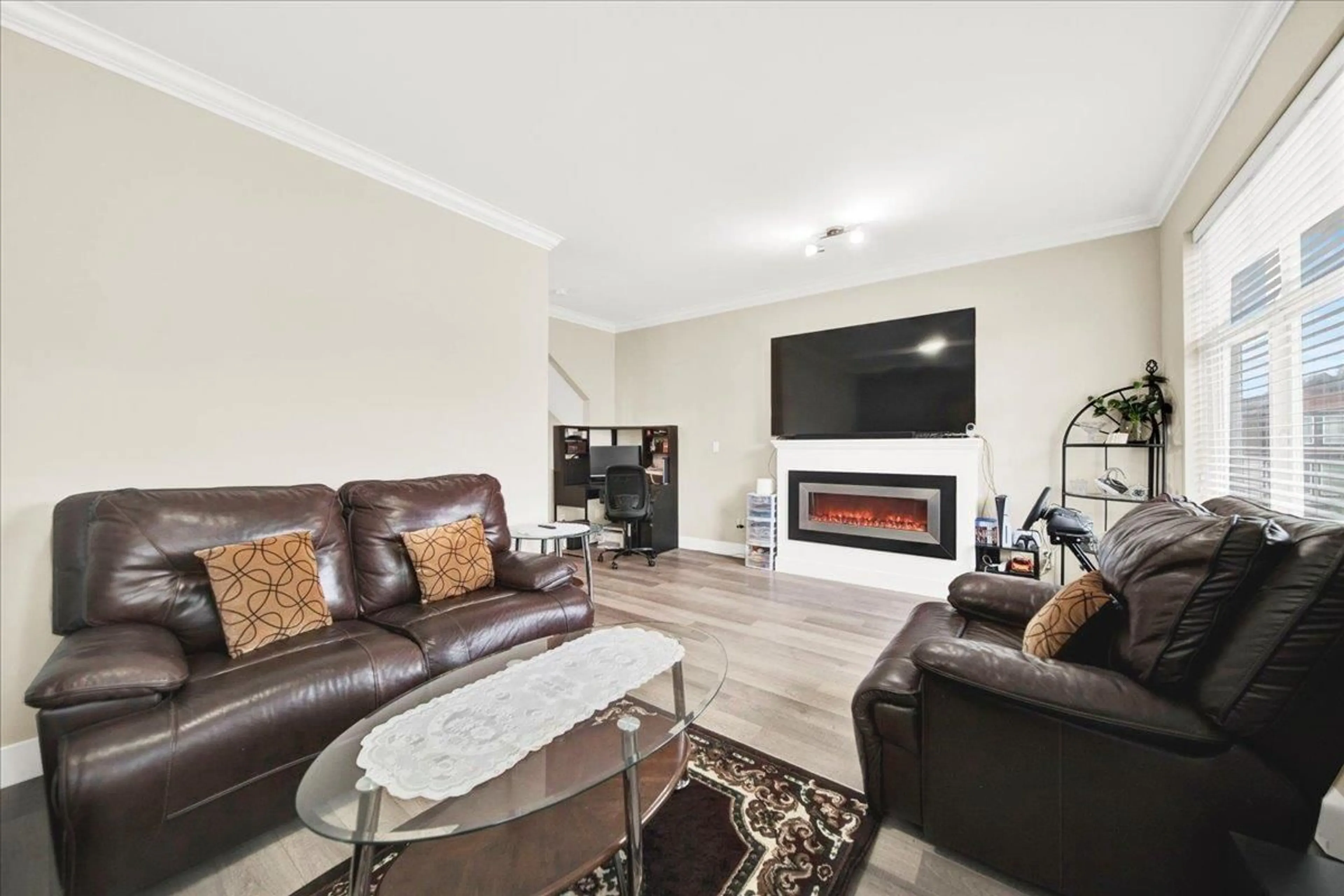 Living room with furniture, unknown for 1 - 6350 142 STREET, Surrey British Columbia V3X1B8